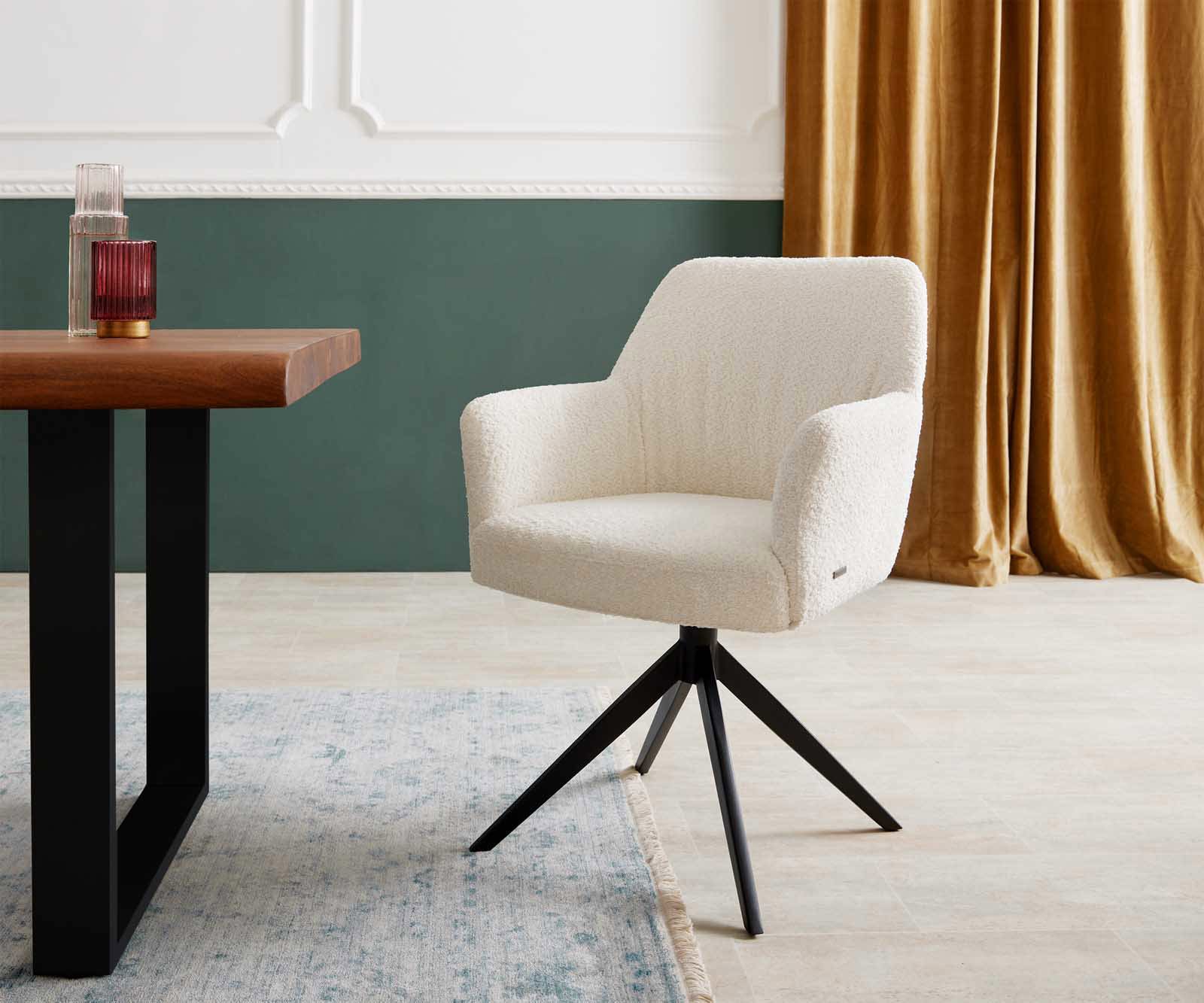 Chaise-pivotante Xana-Flex avec accoudoirs bouclé blanc pied croisé large noir pivotement sur 360° ressorts ensachés Chaise-pivotante Xana-Flex avec accoudoirs bouclé blanc pied croisé large noir pivotement sur 360° ressorts ensachés