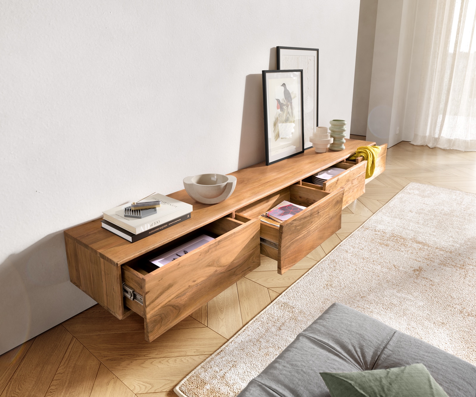 Meuble TV Wyatt 220 cm acacia naturel 4 tiroirs pied en V inox 1 Meuble TV Wyatt 220 cm acacia naturel 4 tiroirs pied en V inox 1