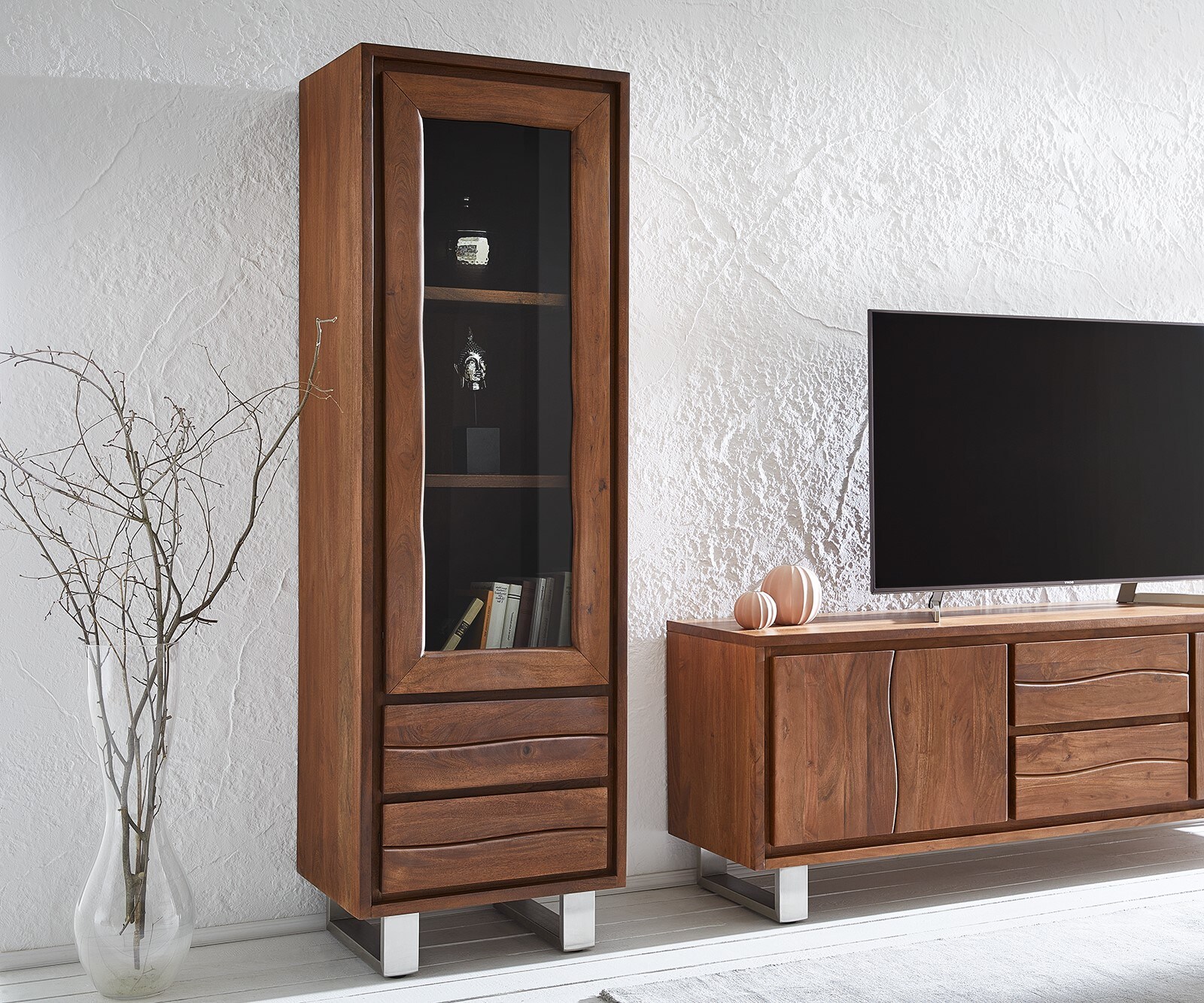 Highboard Live-Edge Glasvitrine Massivholz Edelstahl Füße 1