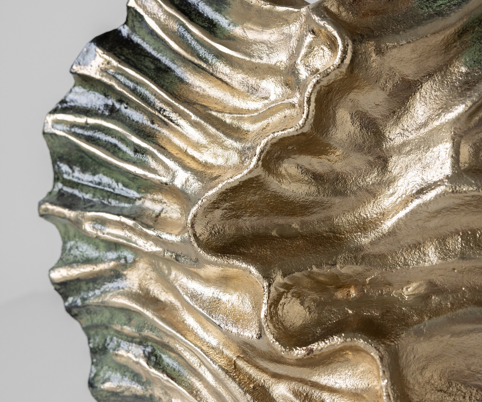 Vase Nerina l47 x P18 x H42 cm Aluminium Verde Antico Fait main 3