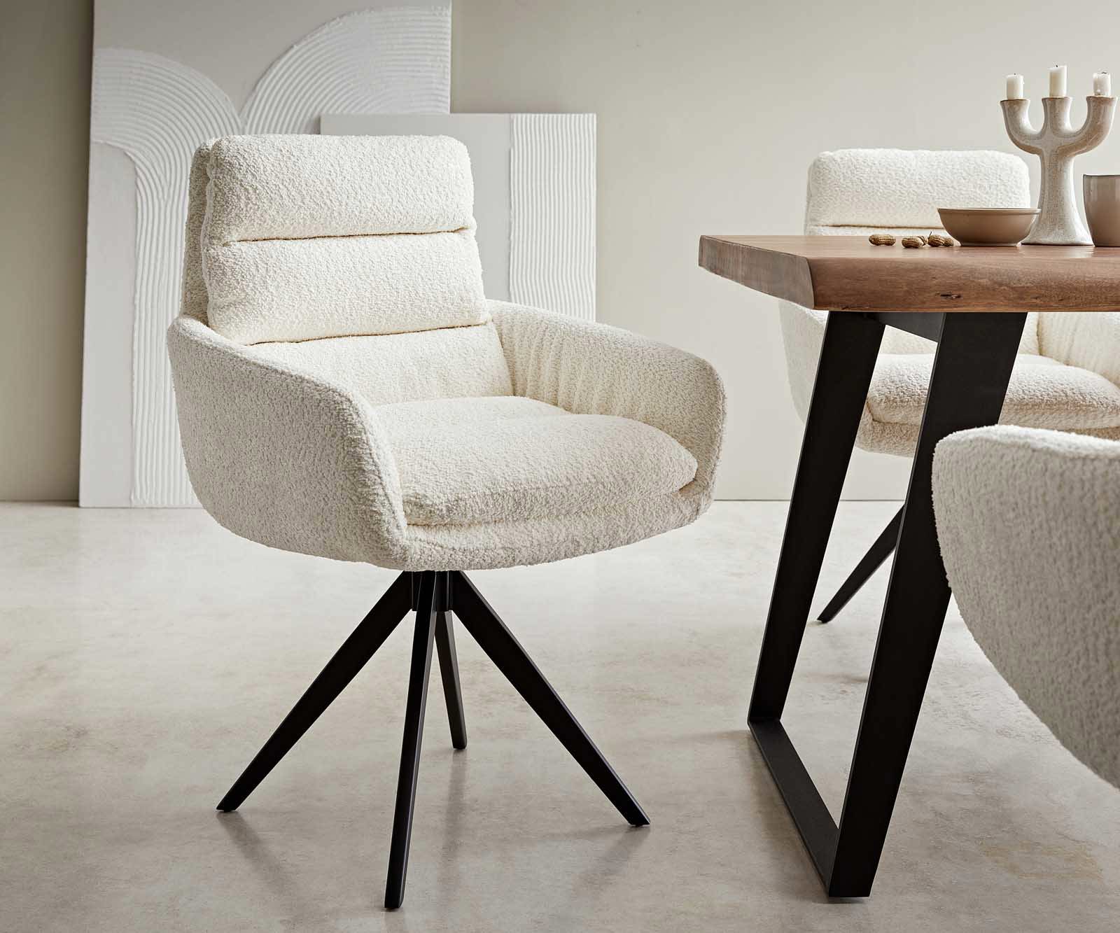 Chaise-de-salle-à-manger Abelia-Flex avec accoudoirs bouclé blanc pied croisé angulaire noir