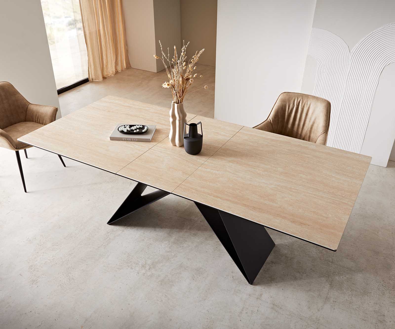 Table à manger Edge 180-220x100 céramique Travertin nature cadre en V acier plat noir extensible 4