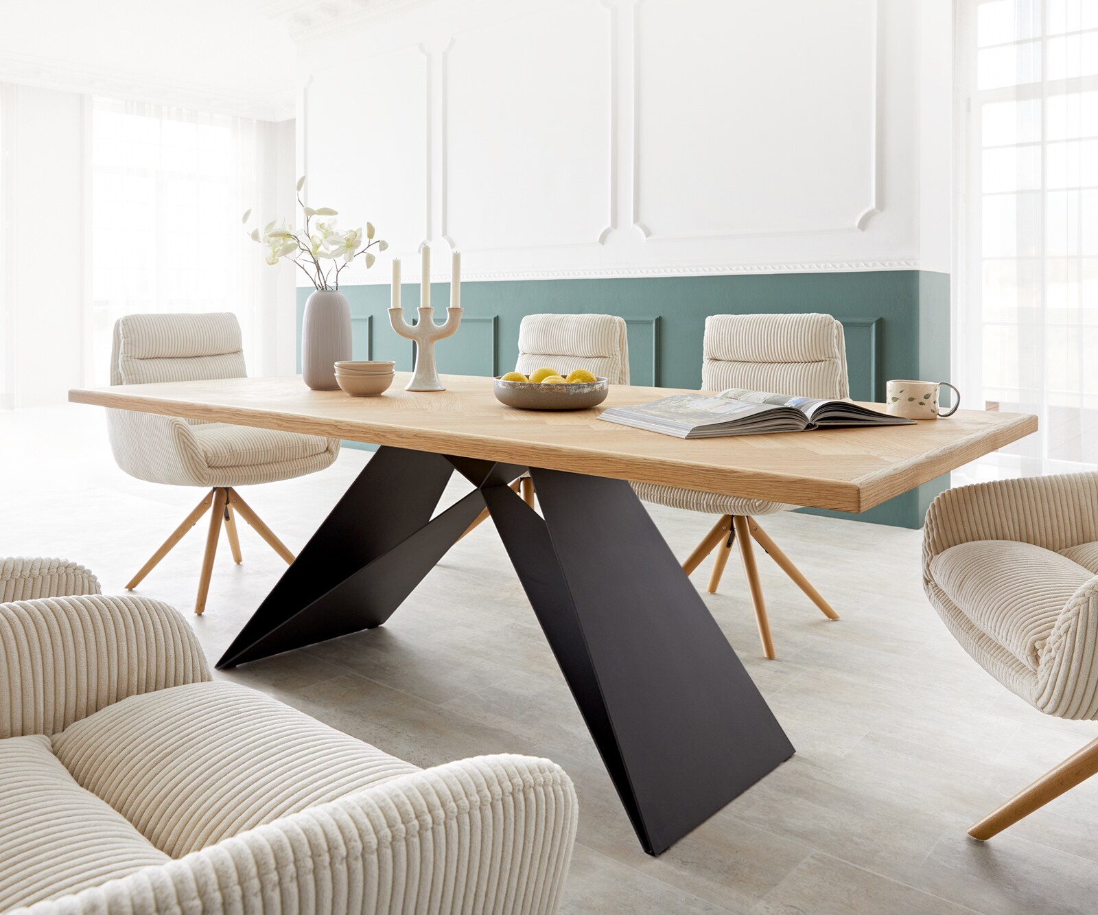 Table à manger Edge-pure 200x100 chêne nature Fishbone cadre en V acier plat noir