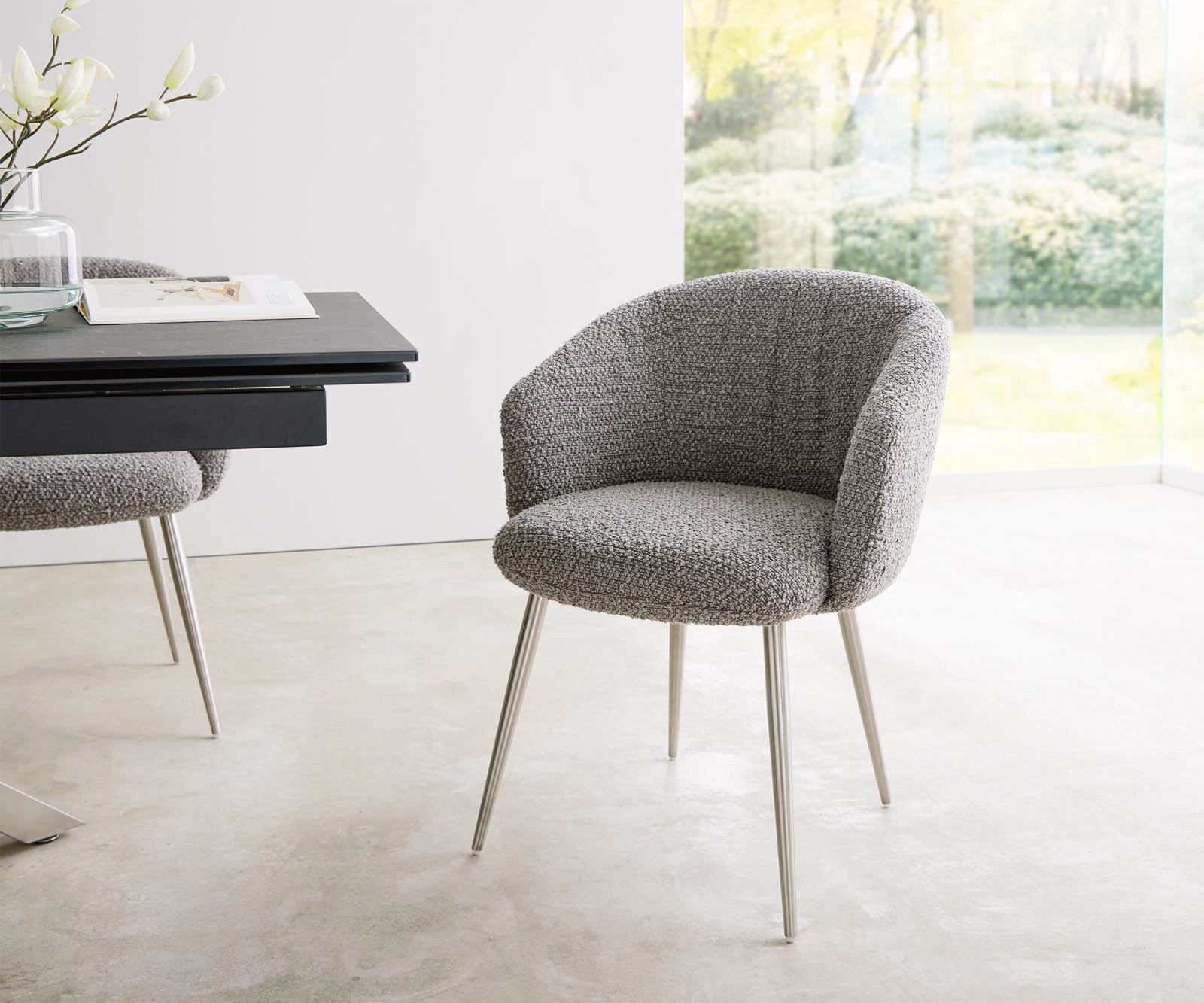 Chaise-de-salle-à-manger Caja-Flex avec accoudoirs bouclé gris argenté 4 pieds coniques acier inoxydable brossé ressorts ensachés