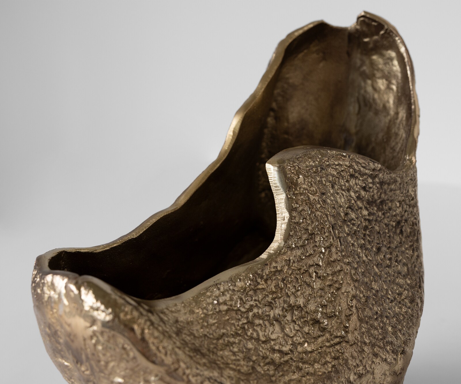 Vase Grotta l31 x P20 x H34 cm Aluminium Champagner Fait main 4