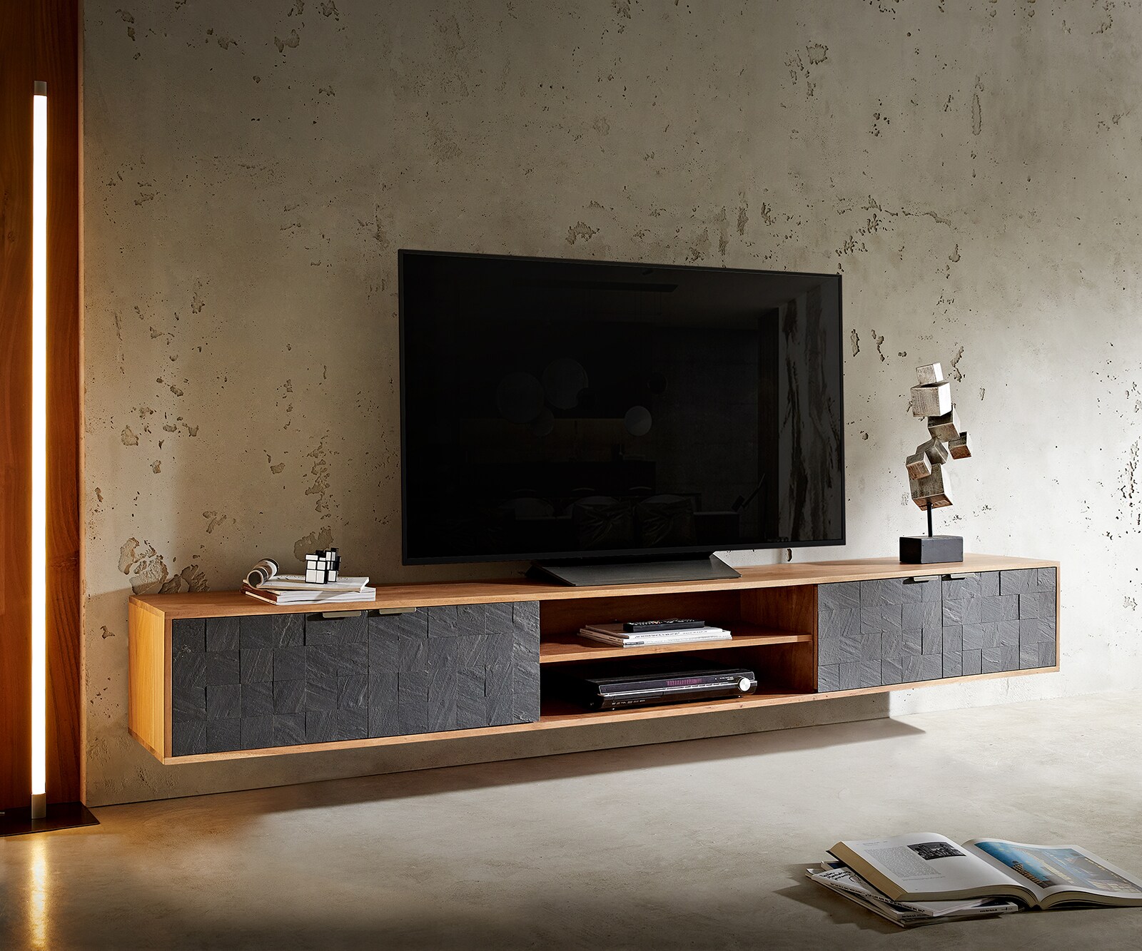 Meuble-TV Teele 240 cm acacia naturel Schiste 4 portes flottantes Meuble-TV Teele 240 cm acacia naturel Schiste 4 portes flottantes