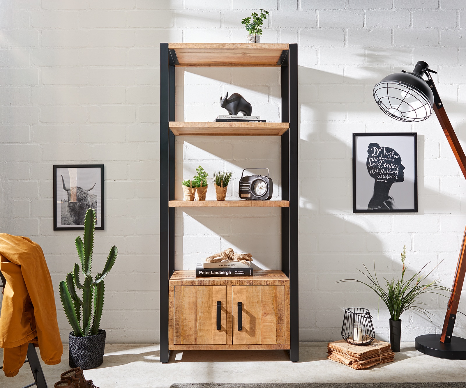 Bibliothèque Crompton 80x185cm Manguier Naturel Métal Noir 3 compartiments 2 portes 2