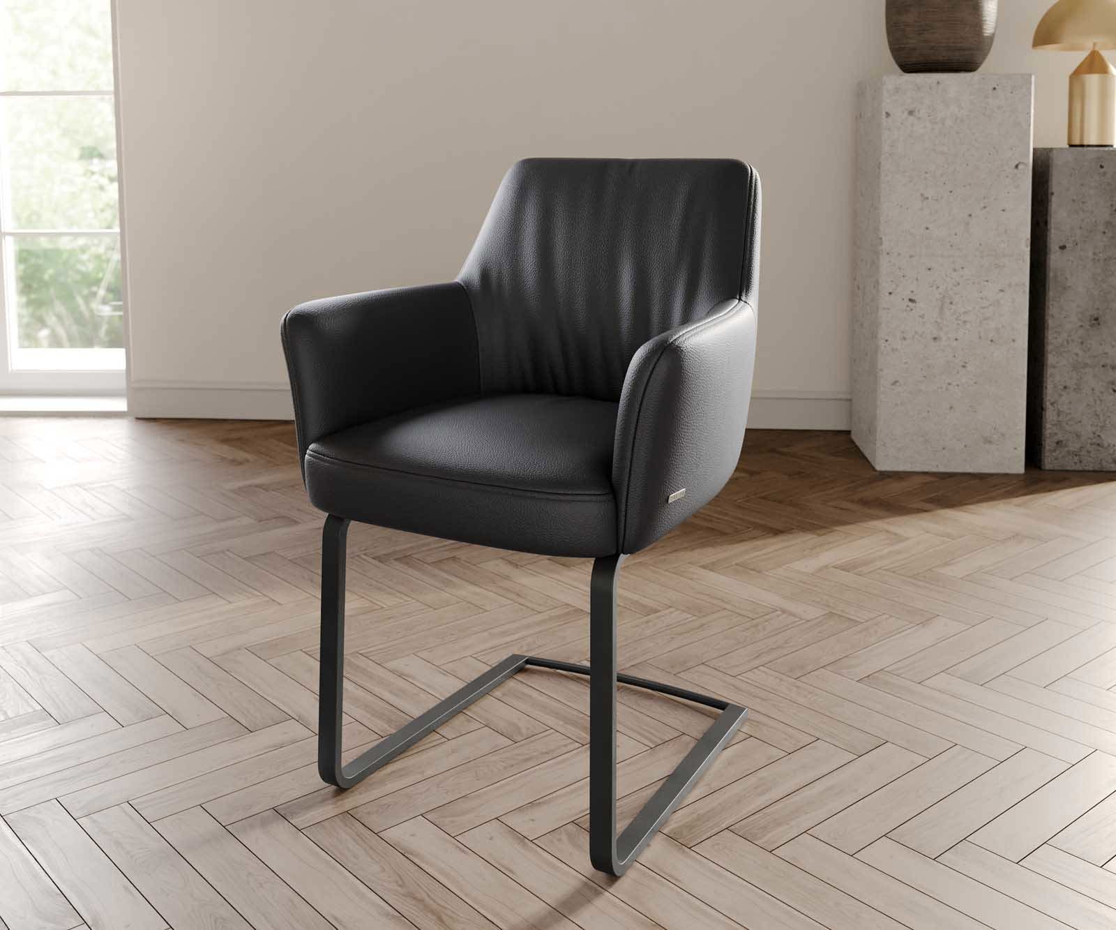 Cantilever Xana-Flex avec accoudoirs cuir de vache noir pied cantilever plat noir ressorts ensachés Cantilever Xana-Flex avec accoudoirs cuir de vache noir pied cantilever plat noir ressorts ensachés