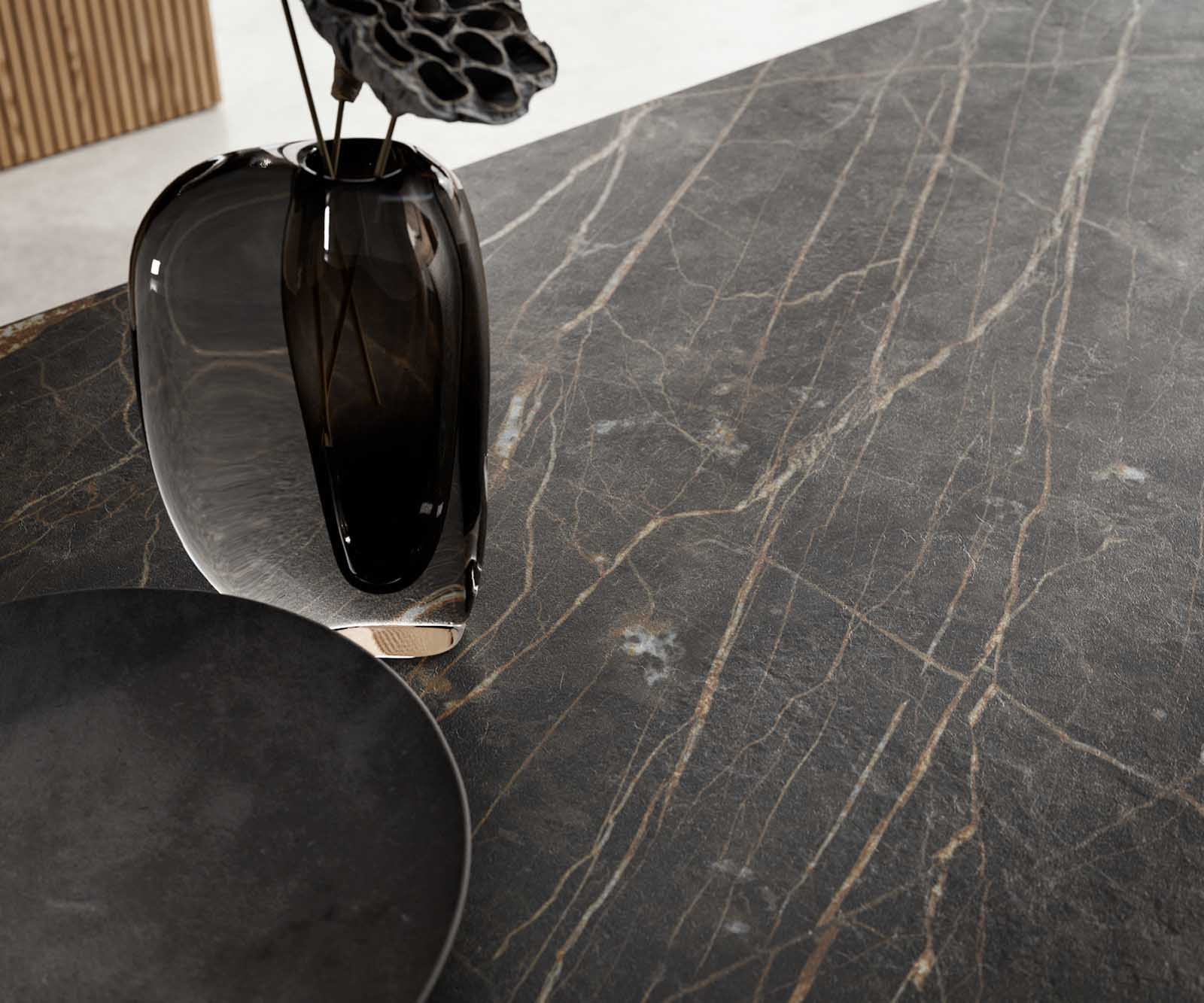 Table à manger Edge 200-300x100 céramique Laminam®Noir Desir marron cadre en V acier plat noir extensible 8