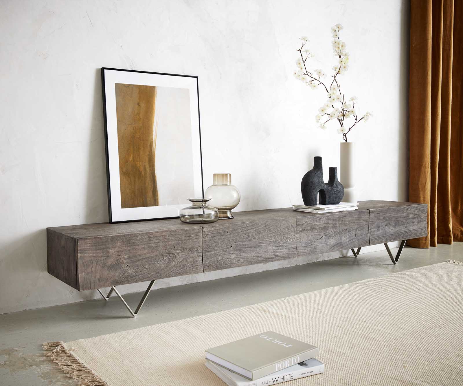 Meuble TV Wyatt 220 cm acacia platine 4 tiroirs pied en V inox