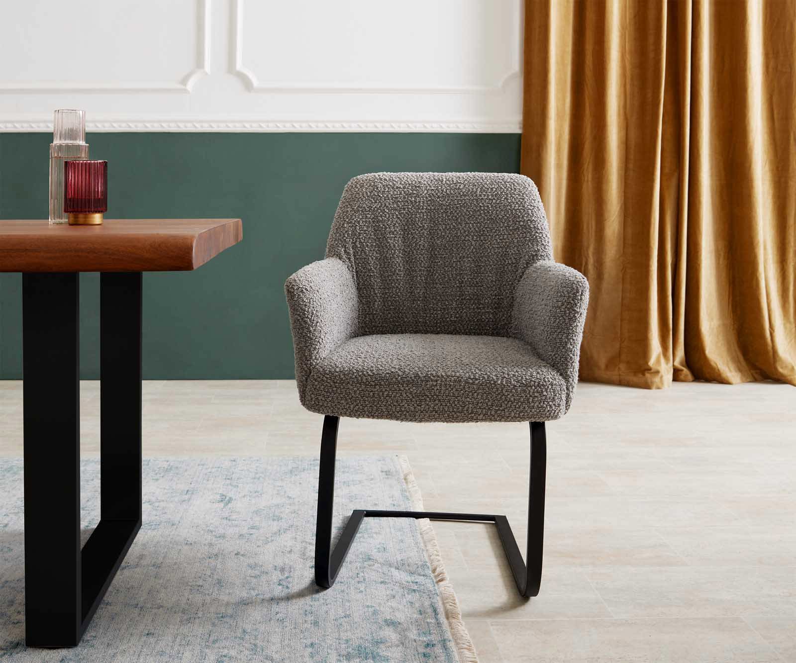 Cantilever Xana-Flex avec accoudoirs bouclé gris argenté pied cantilever plat noir ressorts ensachés 1