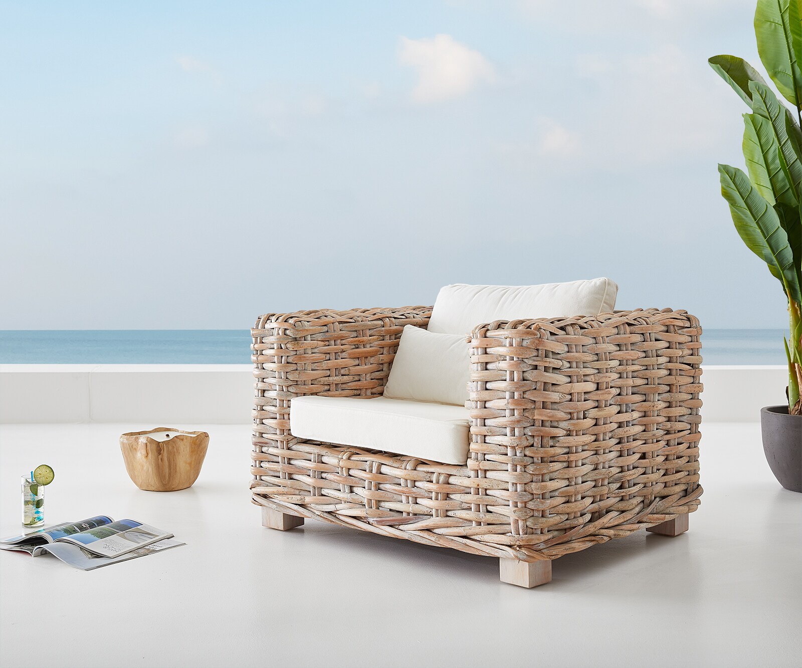 Chaise-Longue Nizza nature en rotin avec coussin blanc outdoor 3  Chaise-Longue Nizza nature en rotin avec coussin blanc outdoor 3
