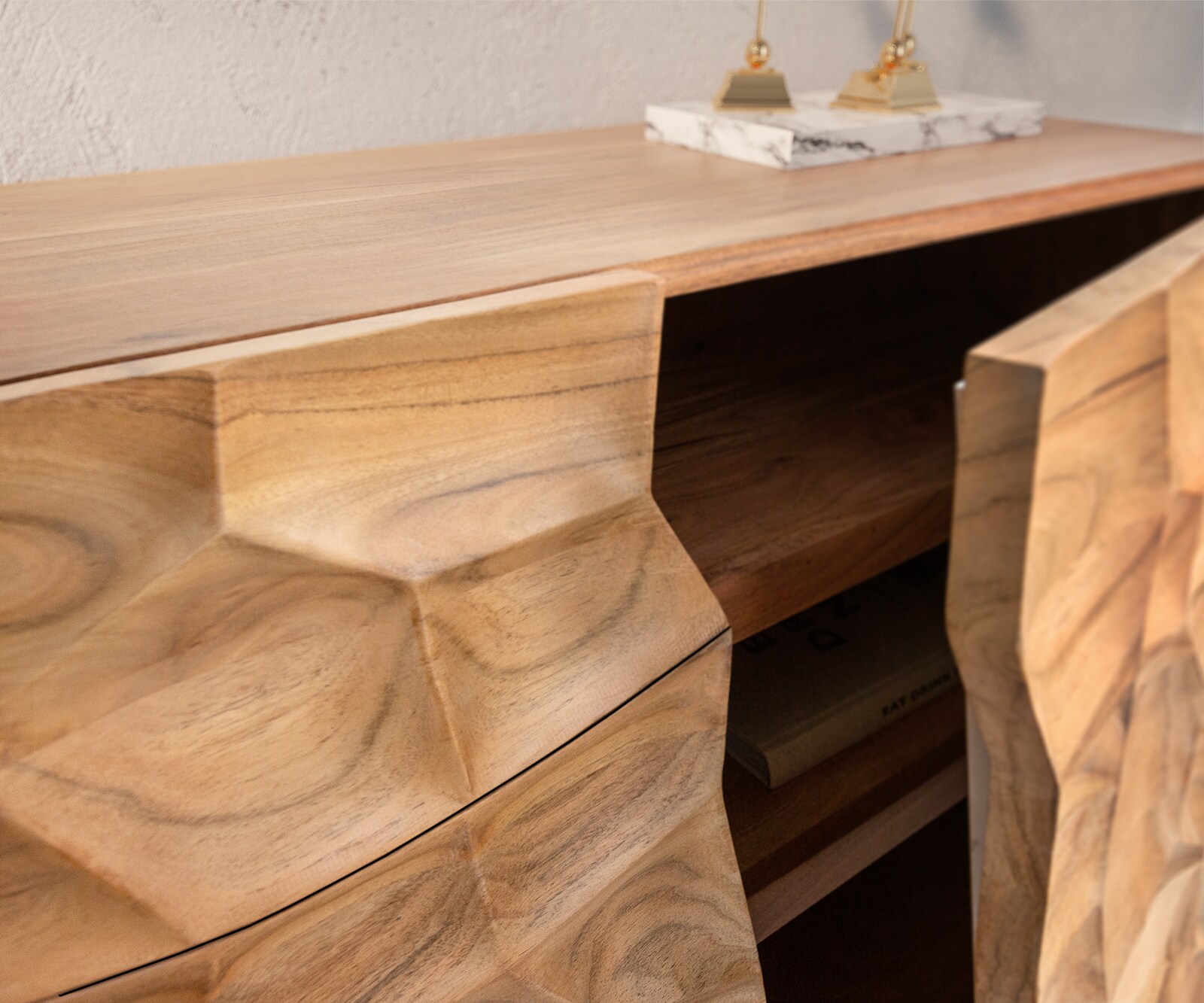 Buffet Solu 145 cm acacia naturel 2 portes 3 tiroirs pied flottant métal noir façade 3D 3