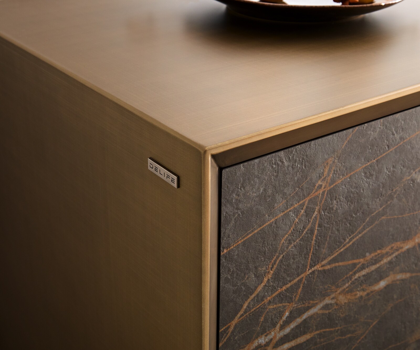 Buffet Yori 200 cm Or métallique 2 portes 3 tiroirs flottant Métal noir Céramique Laminam®Noir Desir Marron 6