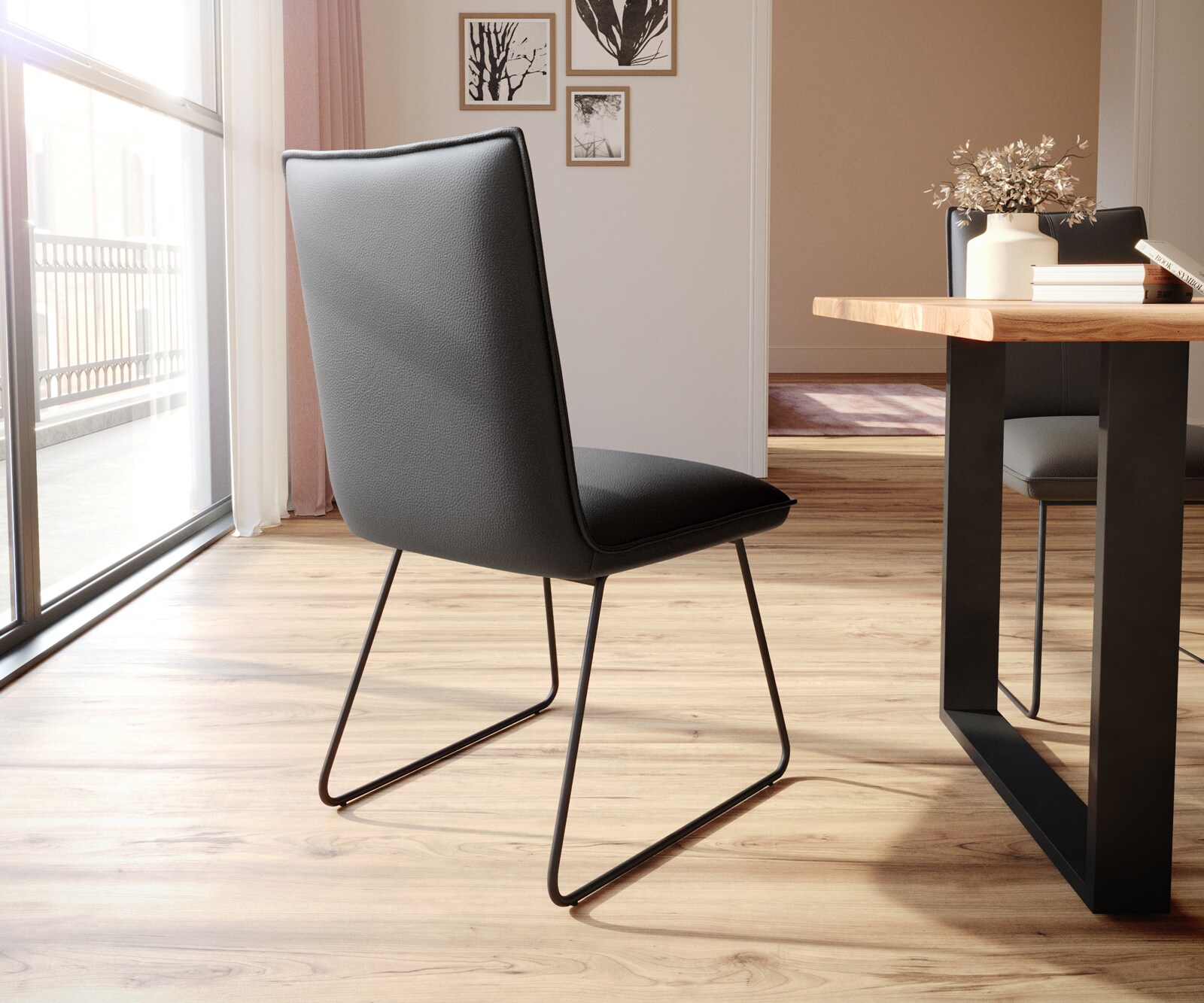 Chaise-de-salle-à-manger Lelio-Flex cuir de vache noir pied trapèze noir ressorts ensachés 4