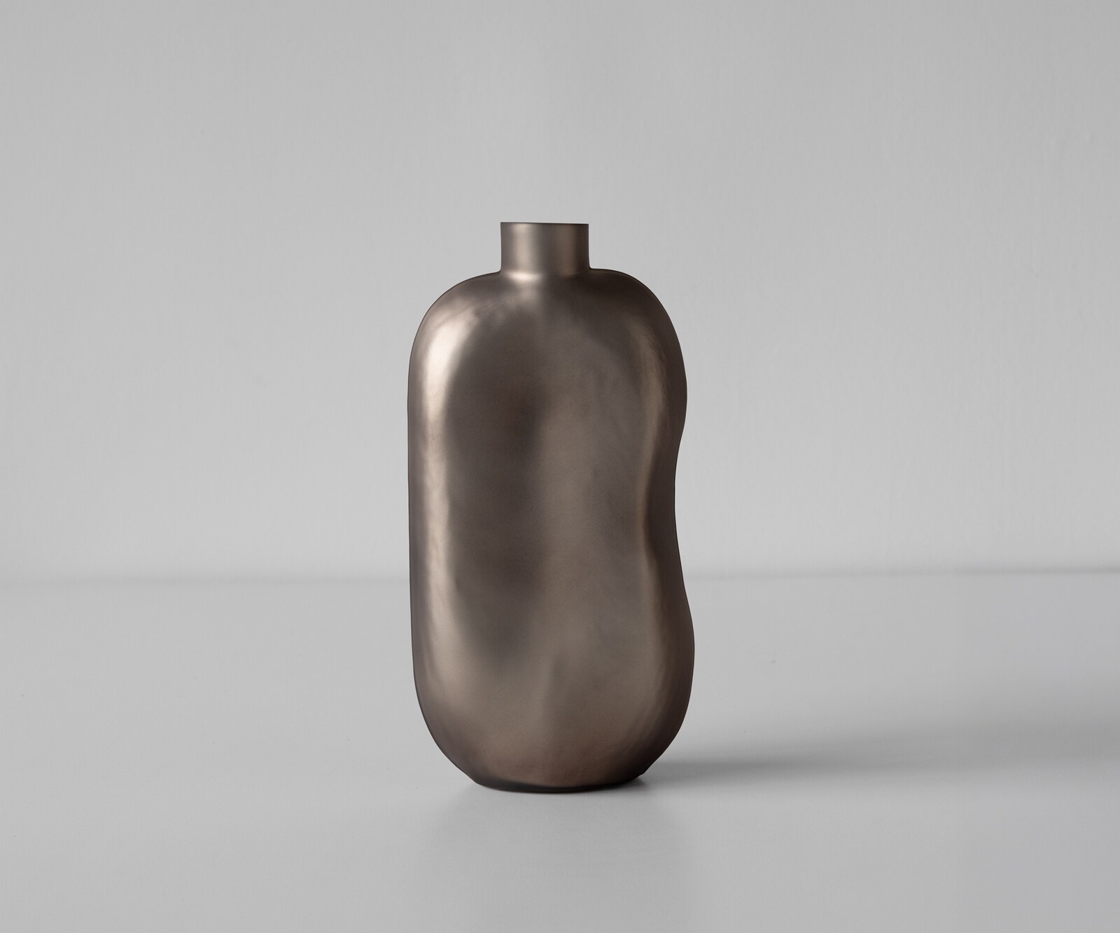 Vase Mireva l17 x P9 x H33 cm Verre Opal Soufflé à la bouche 1