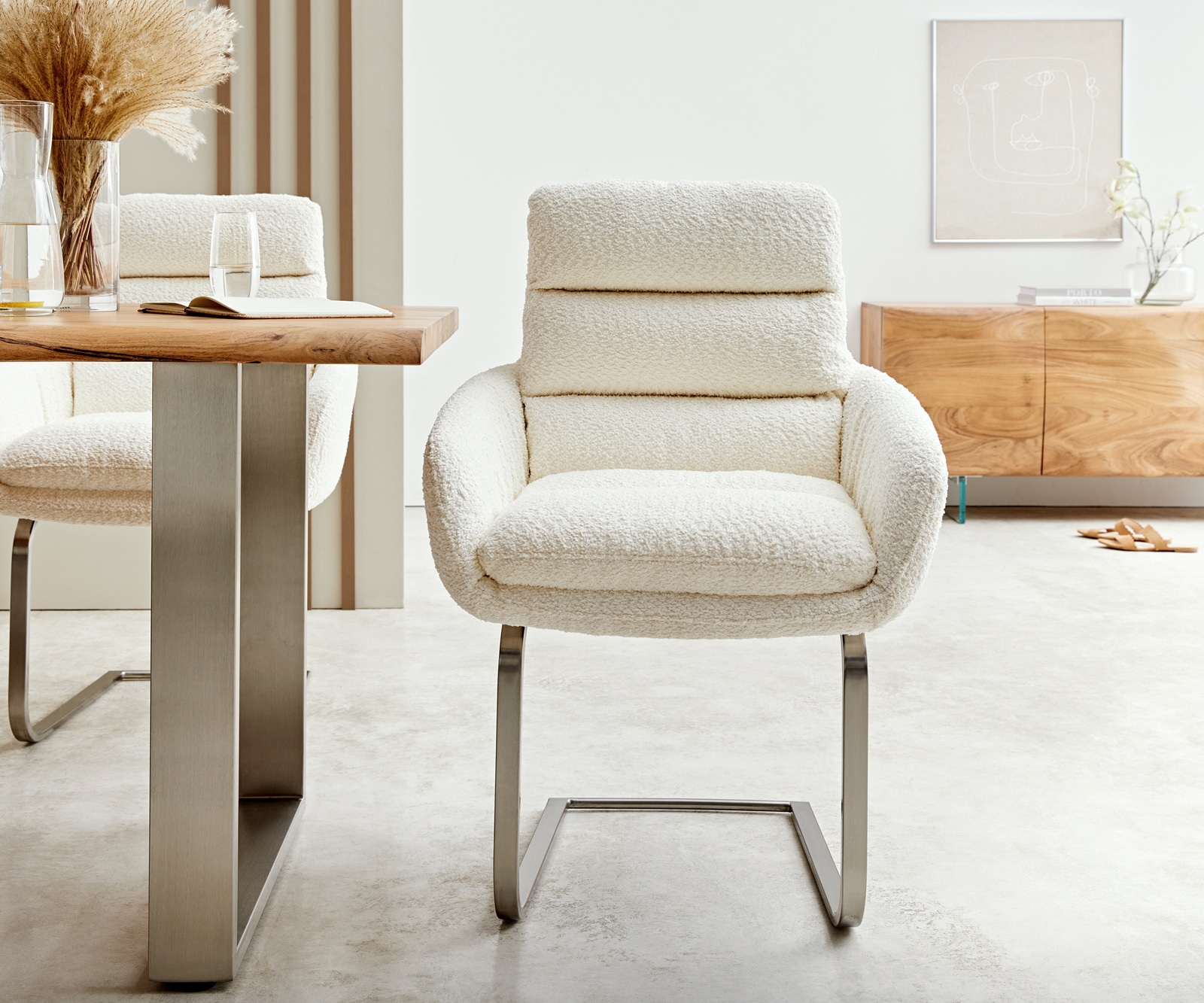 Cantilever Abelia-Flex avec accoudoirs bouclé blanc pied cantilever plat acier inoxydable brossé 1 Cantilever Abelia-Flex avec accoudoirs bouclé blanc pied cantilever plat acier inoxydable brossé 1