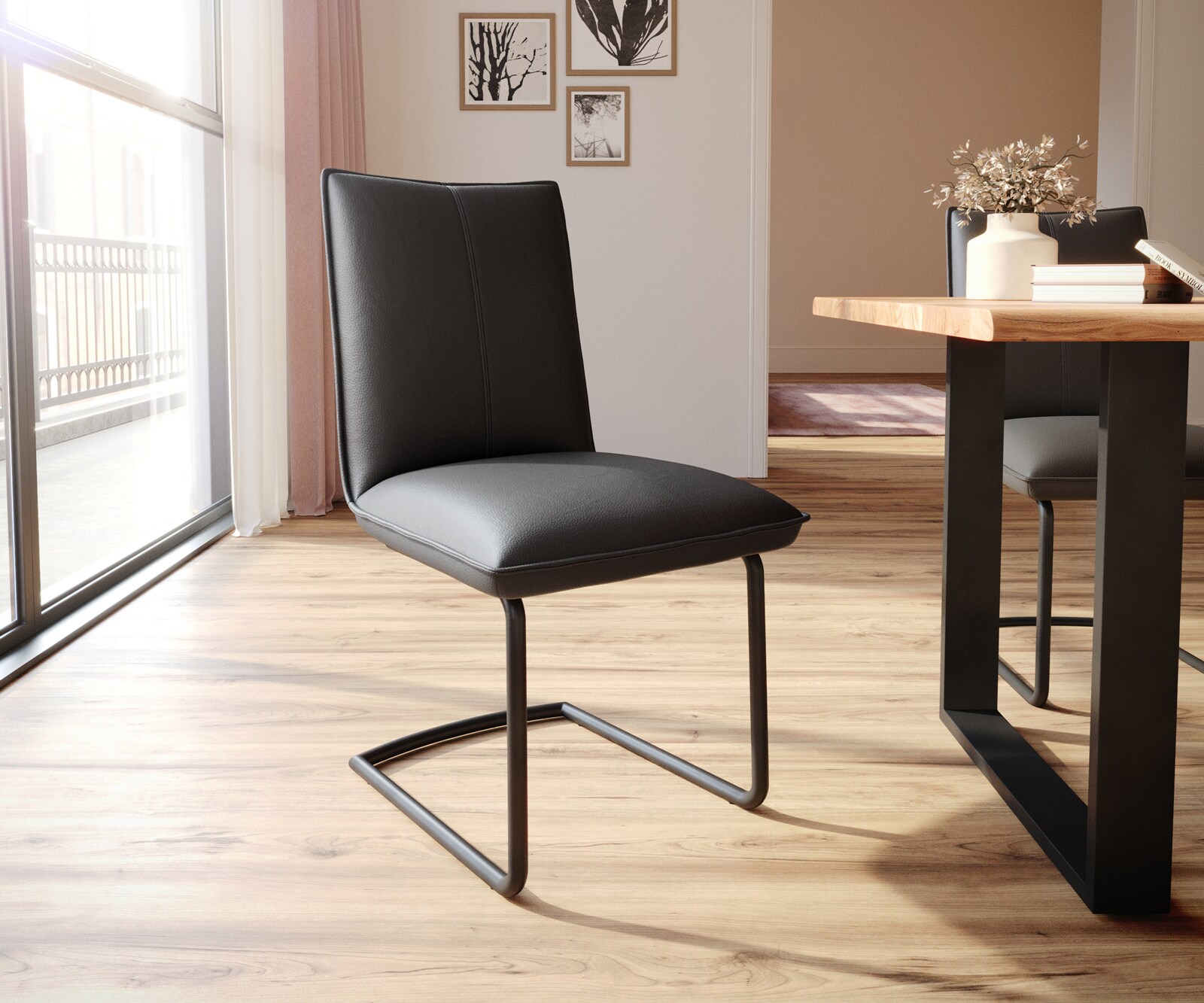 Cantilever Lelio-Flex cuir de vache noir pied cantilever rond noir ressorts ensachés