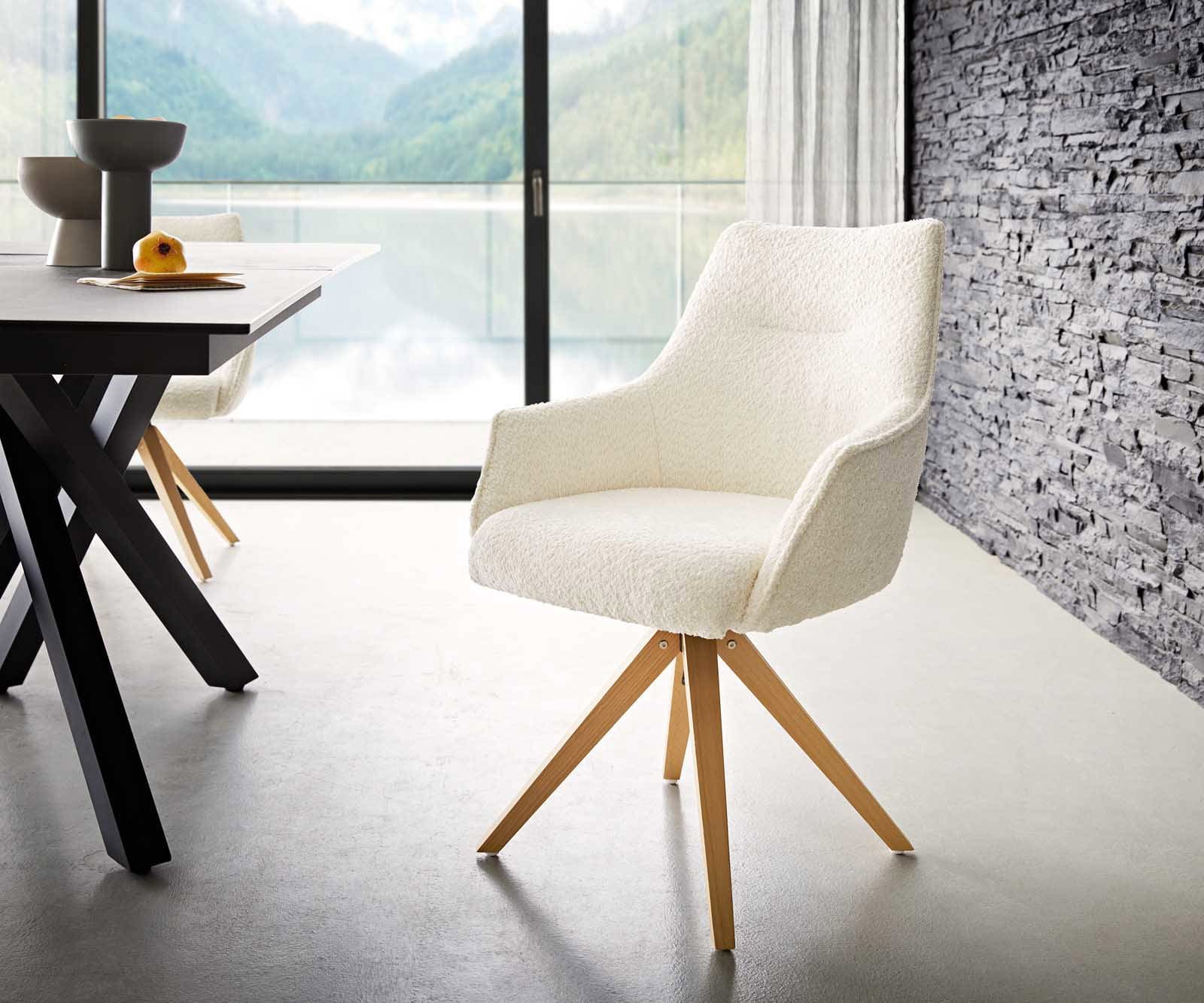 Chaise-pivotante Alja-Flex avec accoudoirs bouclé blanc pied en bois angulaire naturel pivotement sur 180° ressorts ensachés Chaise-pivotante Alja-Flex avec accoudoirs bouclé blanc pied en bois angulaire naturel pivotement sur 180° ressorts ensachés