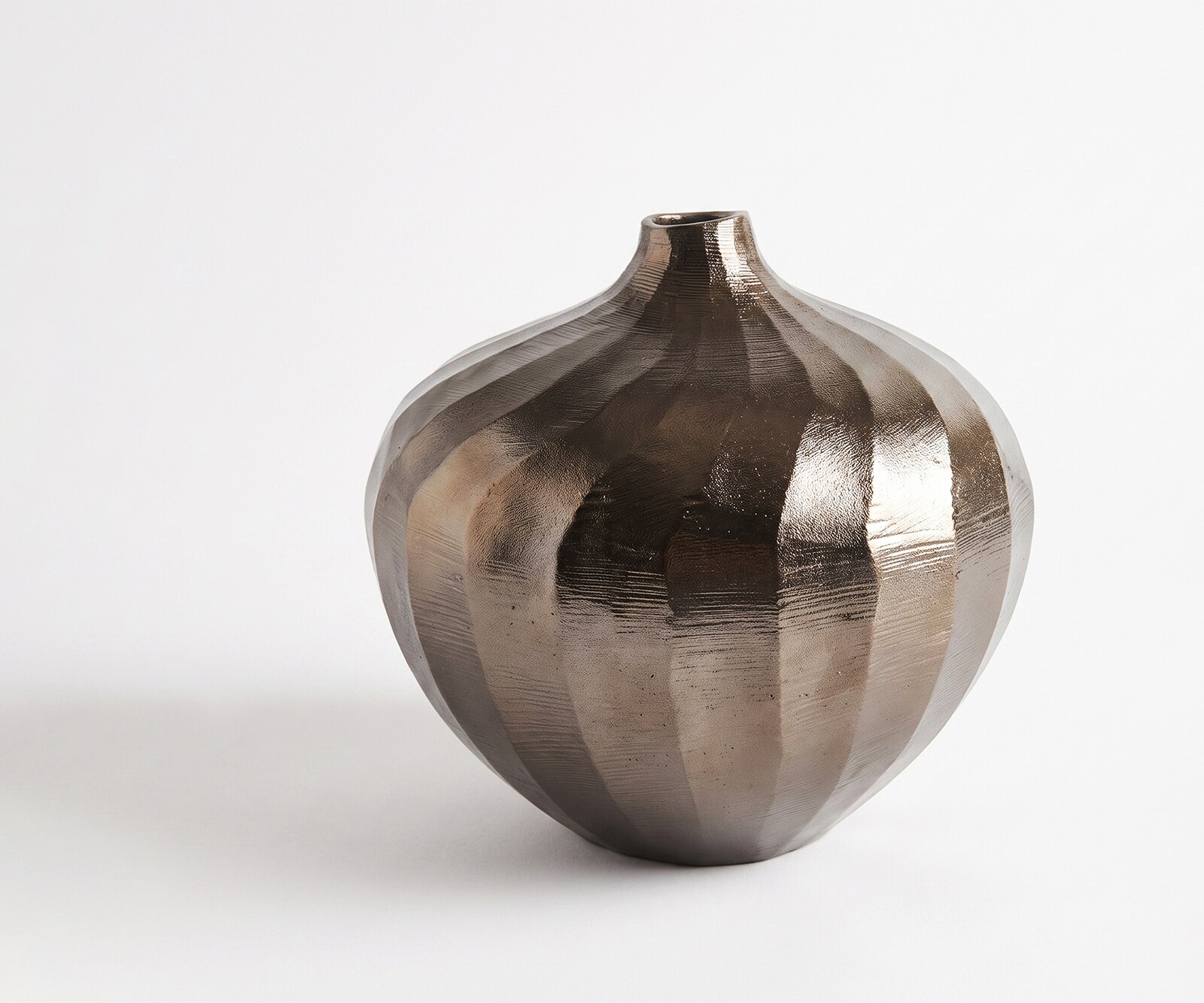 Vase Torvia l20 x P20 x H19 cm Aluminium Mokka Bronze Fait main