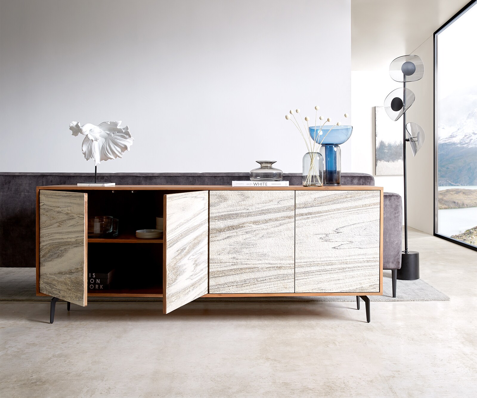 buffet Kleo 175 cm acacia naturel 4 portes pieds angulaires métal noir 3