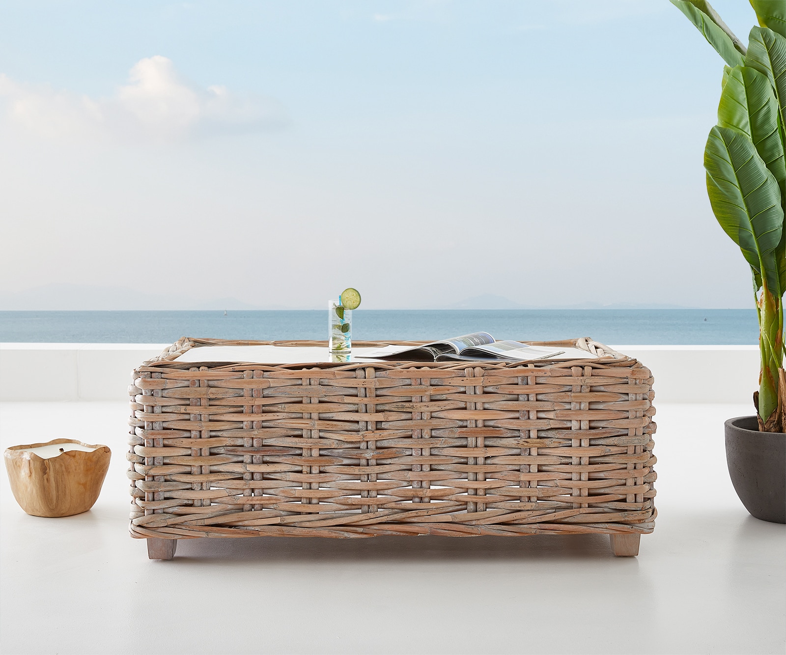Table-de-salon Nizza 133x73x51 rotin white washed Plateau en verre Table de salon 1 Table-de-salon Nizza 133x73x51 rotin white washed Plateau en verre Table de salon 1