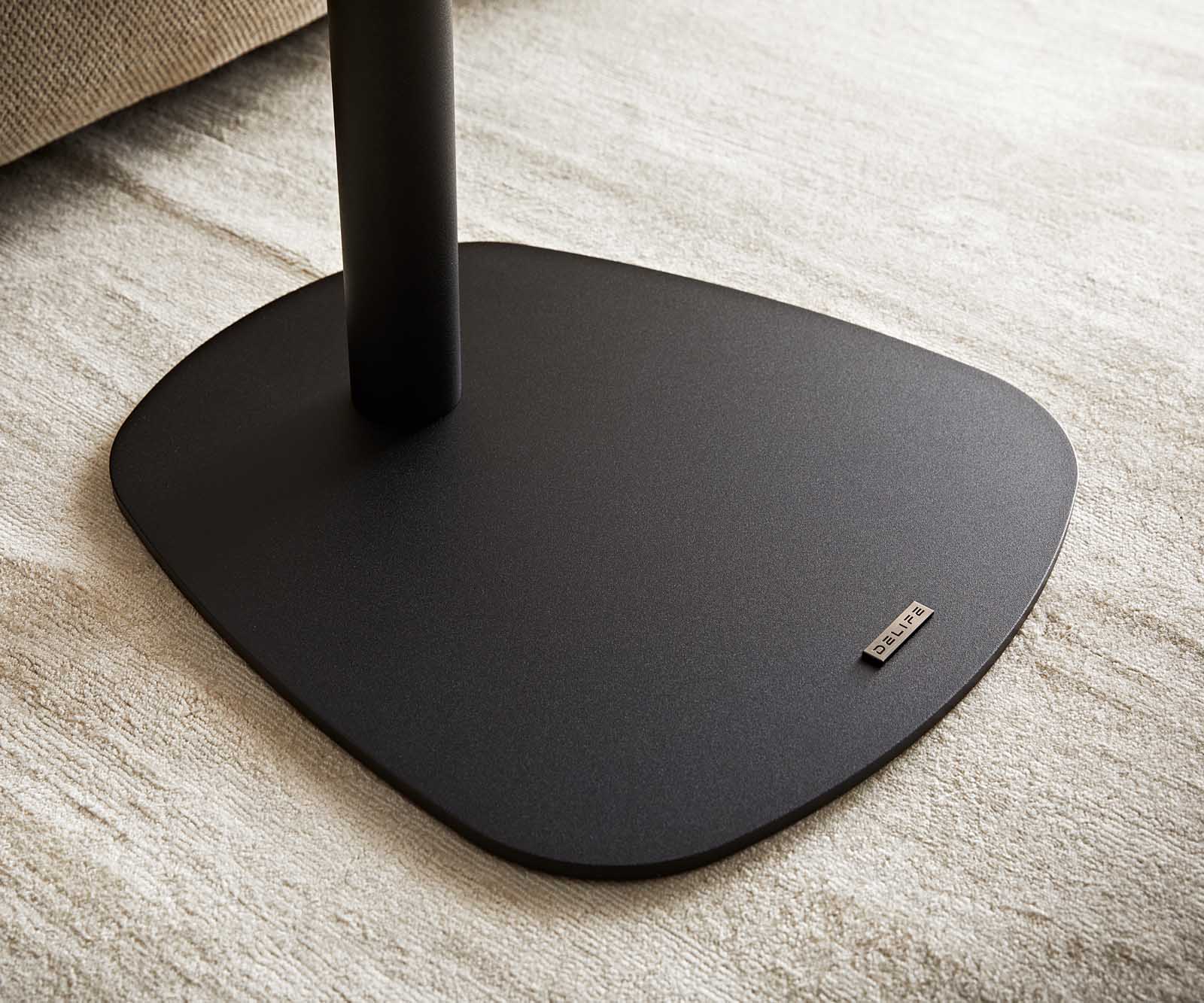 Table d'appoint Elenya 60x60 cm Céramique Aspetto Concreto Couleur béton Piétement métal noir 6 Table d'appoint Elenya 60x60 cm Céramique Aspetto Concreto Couleur béton Piétement métal noir 6