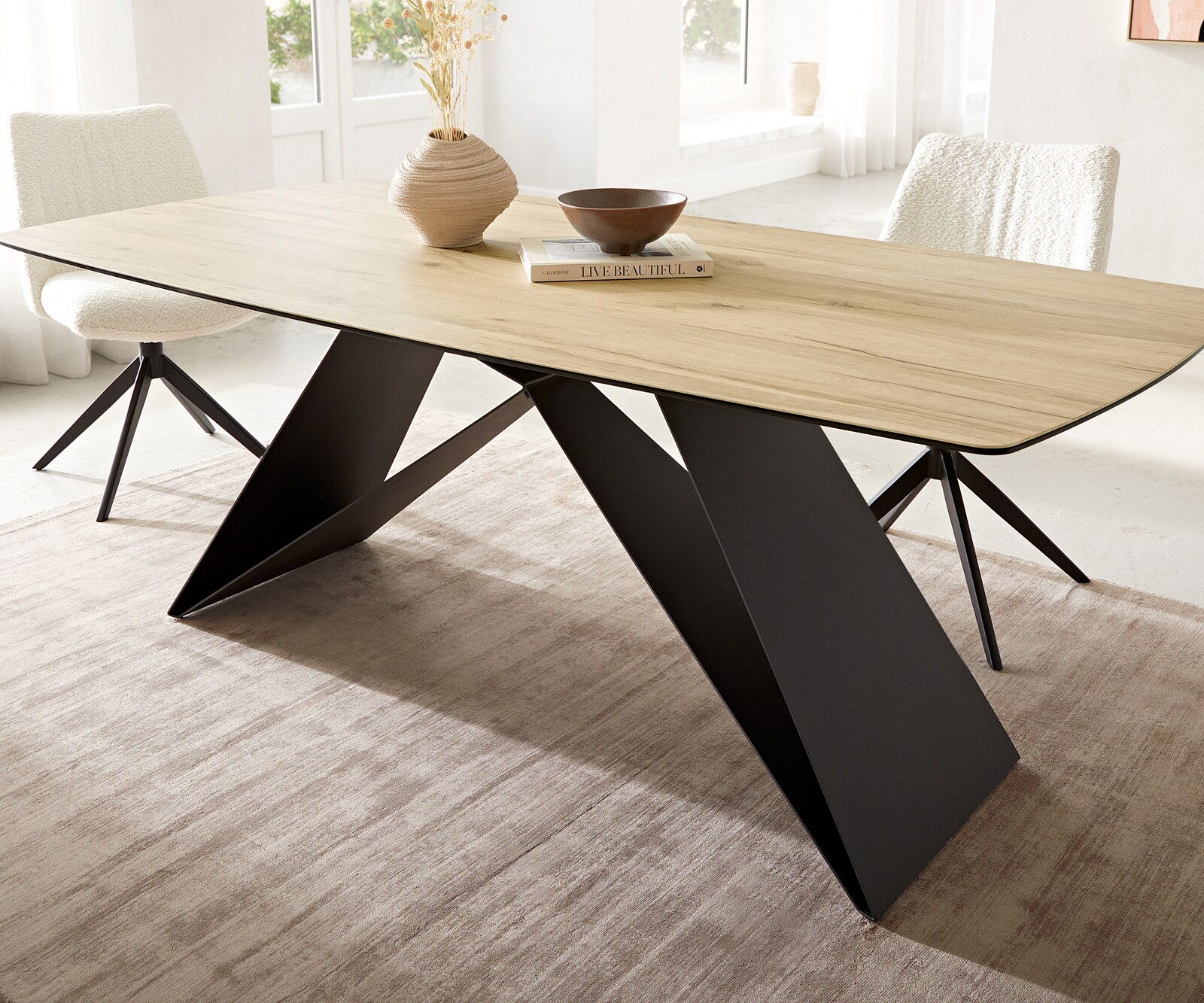 Table à manger Edge en forme de bateau 200x100 céramique Laminam® Sabbia couleur chêne cadre en V acier plat noir 5