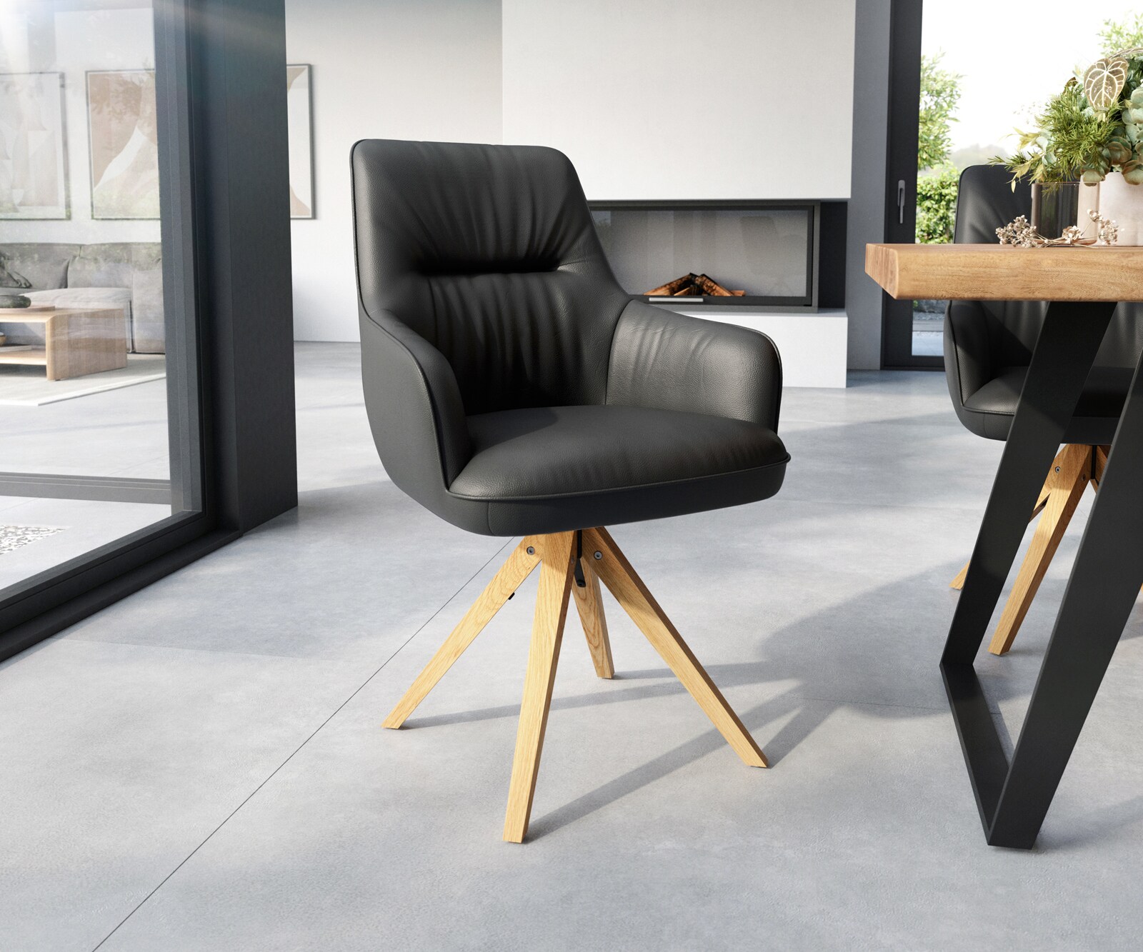 Chaise-de-salle-à-manger Zelia-Flex avec accoudoirs cuir de vache noir pied en bois angulaire naturel ressorts ensachés Chaise-de-salle-à-manger Zelia-Flex avec accoudoirs cuir de vache noir pied en bois angulaire naturel ressorts ensachés