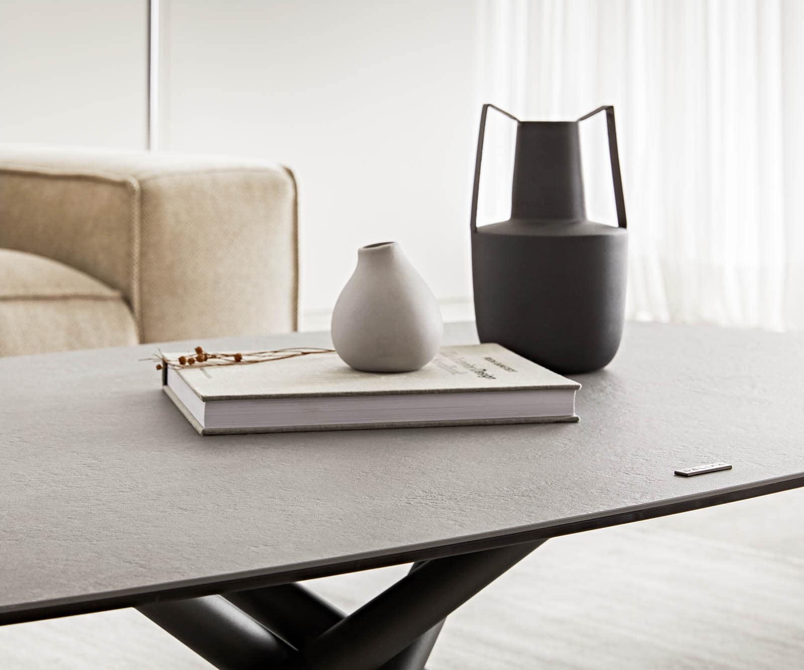 Table basse Sarita 120x70 cm Céramique Aspetto Concreto Couleur béton piétement métal noir 7