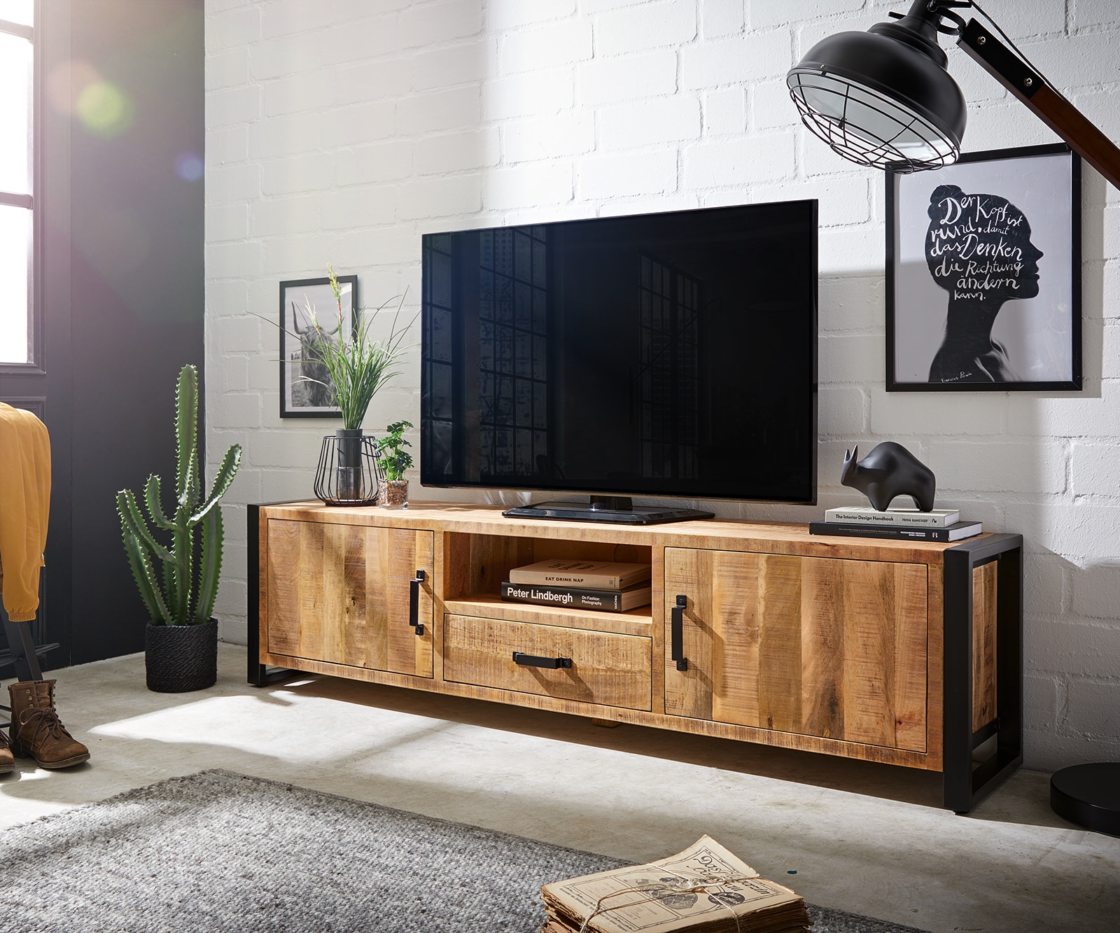 Table TV Crompton Mango Naturel Métal Noir 200 cm 2 portes 1 tiroir 1 compartiment Table TV Crompton Mango Naturel Métal Noir 200 cm 2 portes 1 tiroir 1 compartiment