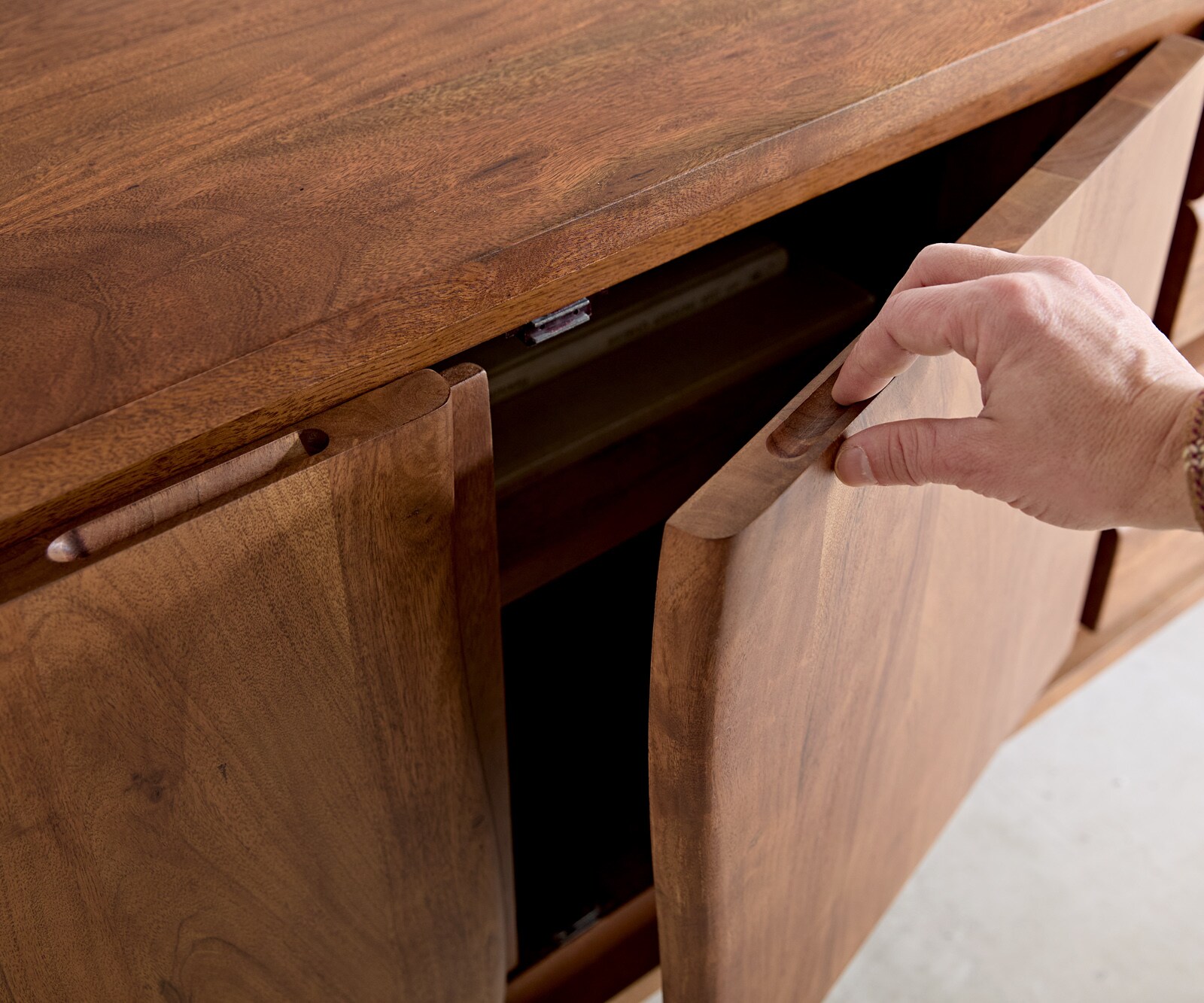 Buffet Live-Edge 172 cm acacia marron 3 tiroirs 4 portes 4