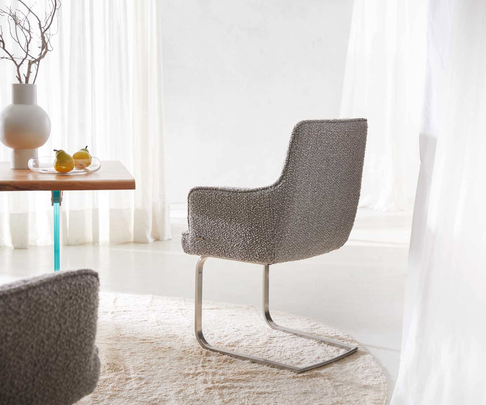 Cantilever Heira-Flex avec accoudoirs bouclé gris argenté pied cantilever plat acier inoxydable brossé ressorts ensachés 4 Cantilever Heira-Flex avec accoudoirs bouclé gris argenté pied cantilever plat acier inoxydable brossé ressorts ensachés 4