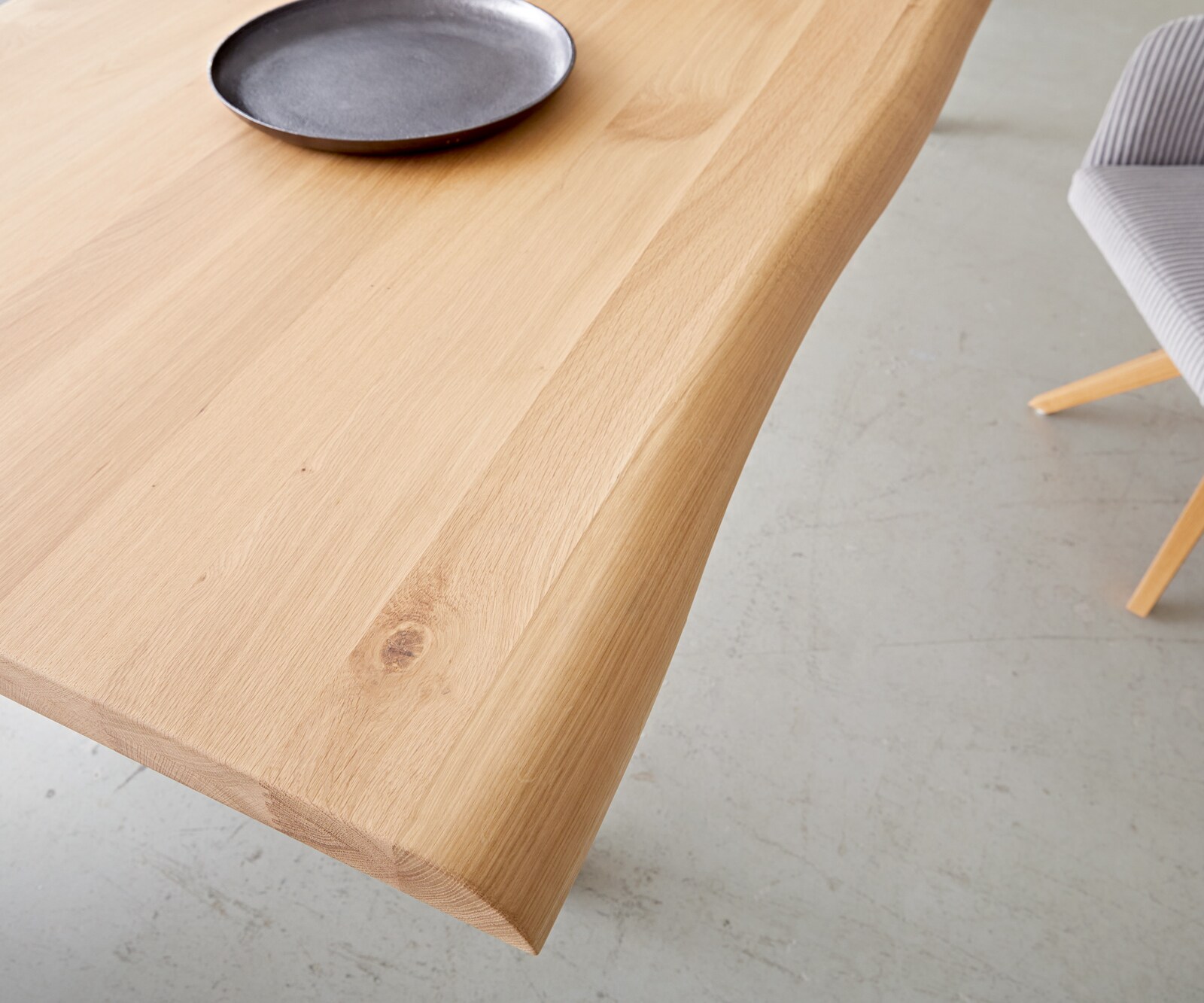 Table à manger Edge 260x100 chêne nature Spider acier plat noir Live-Edge 5