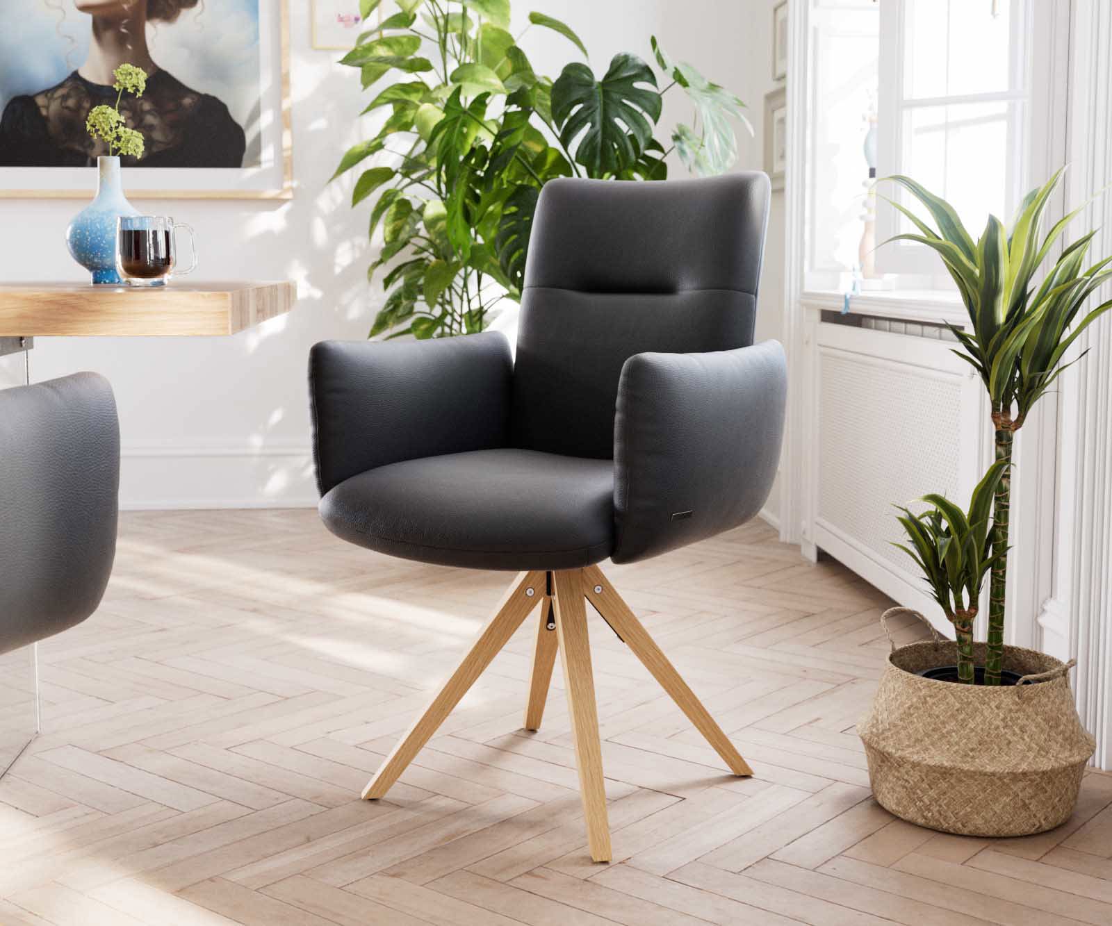 Chaise-pivotante Jova-Flex avec accoudoirs cuir de vache noir pied en bois angulaire naturel pivotement sur 180° ressorts ensachés