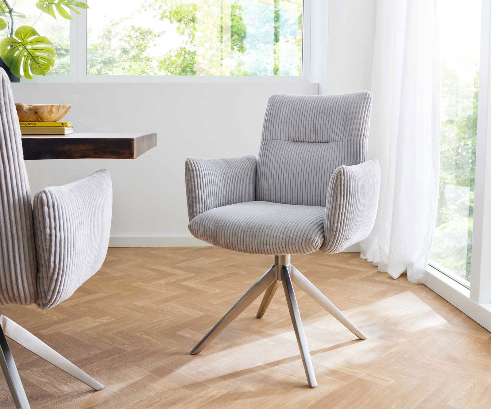 Chaise-pivotante Jova-Flex avec accoudoirs côtelé gris argenté pied croisé large acier inoxydable brossé pivotement sur 360° ressorts ensachés
