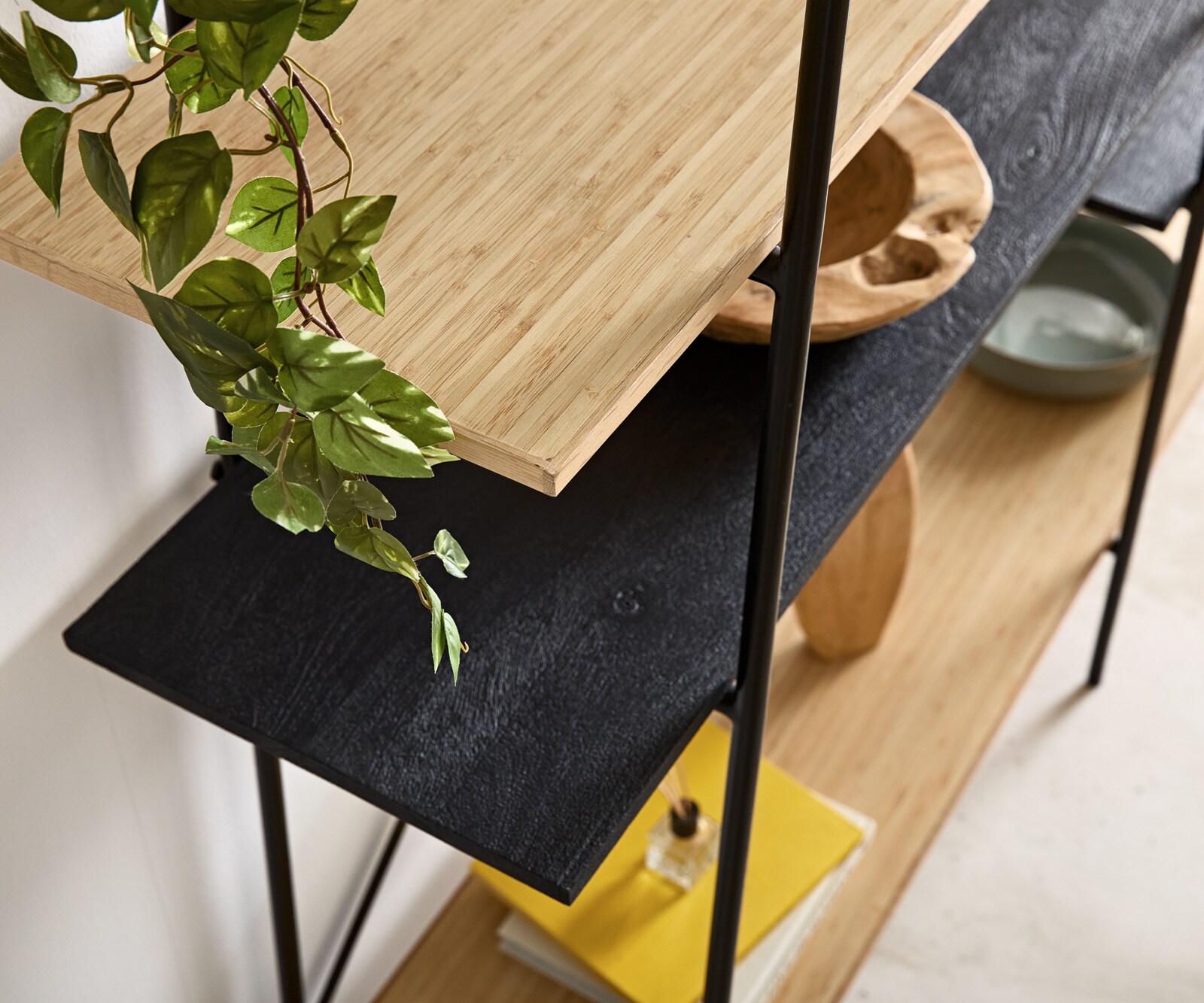 Bibliothèque Mikkusu 185x160cm bambou naturel manguier noir 5 étagères métal noir 3