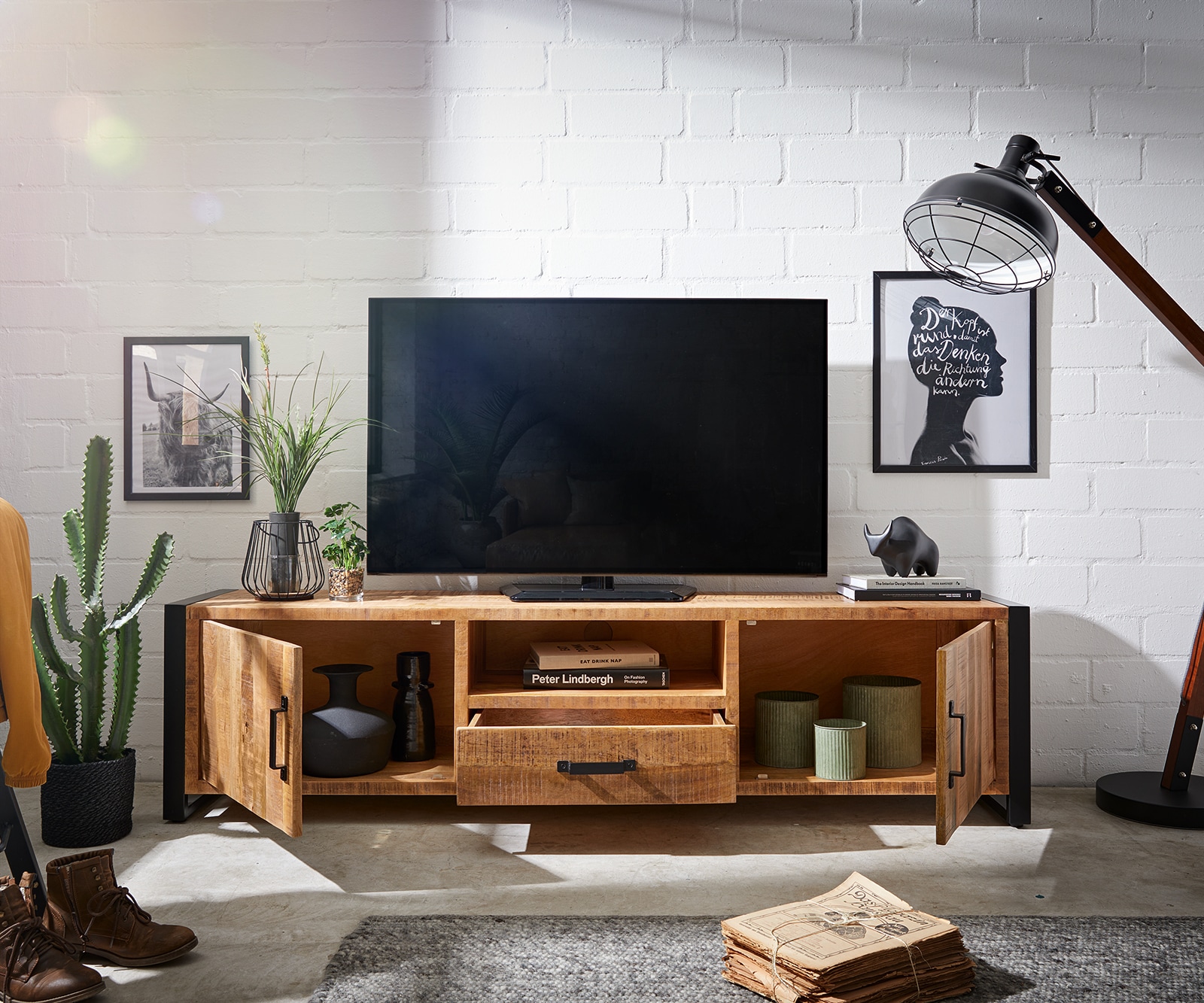 Table TV Crompton Mango Naturel Métal Noir 200 cm 2 portes 1 tiroir 1 compartiment 3 Table TV Crompton Mango Naturel Métal Noir 200 cm 2 portes 1 tiroir 1 compartiment 3