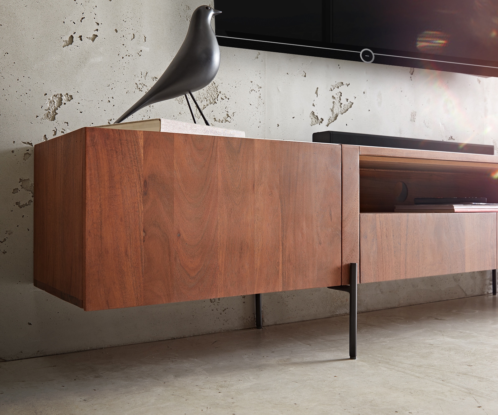 Meuble-TV Secara 220 cm acacia marron 2 portes 2 tiroirs marbre pieds noirs 5 Meuble-TV Secara 220 cm acacia marron 2 portes 2 tiroirs marbre pieds noirs 5