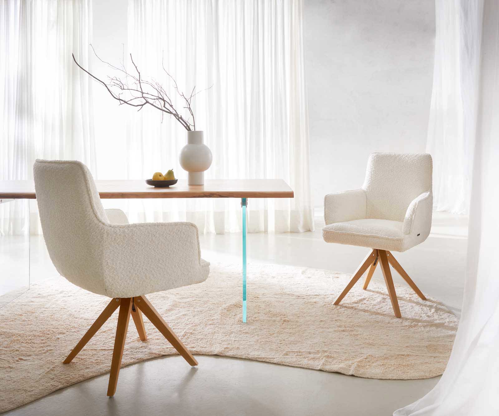 Chaise-pivotante Heira-Flex avec accoudoirs bouclé blanc pied en bois angulaire naturel pivotement sur 180° ressorts ensachés 5 Chaise-pivotante Heira-Flex avec accoudoirs bouclé blanc pied en bois angulaire naturel pivotement sur 180° ressorts ensachés 5