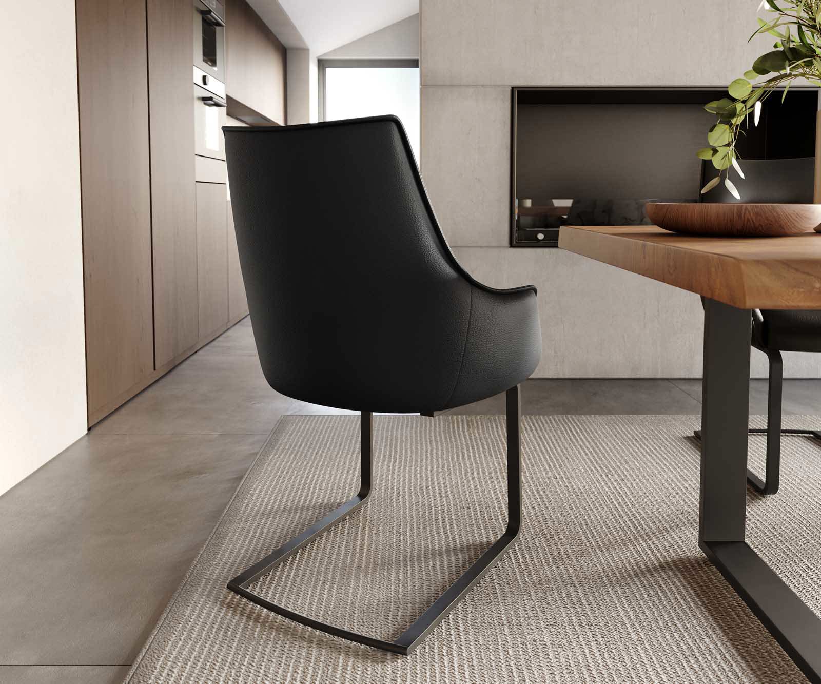 Cantilever Alja-Flex avec accoudoirs cuir de vache noir pied cantilever plat noir ressorts ensachés 4 Cantilever Alja-Flex avec accoudoirs cuir de vache noir pied cantilever plat noir ressorts ensachés 4