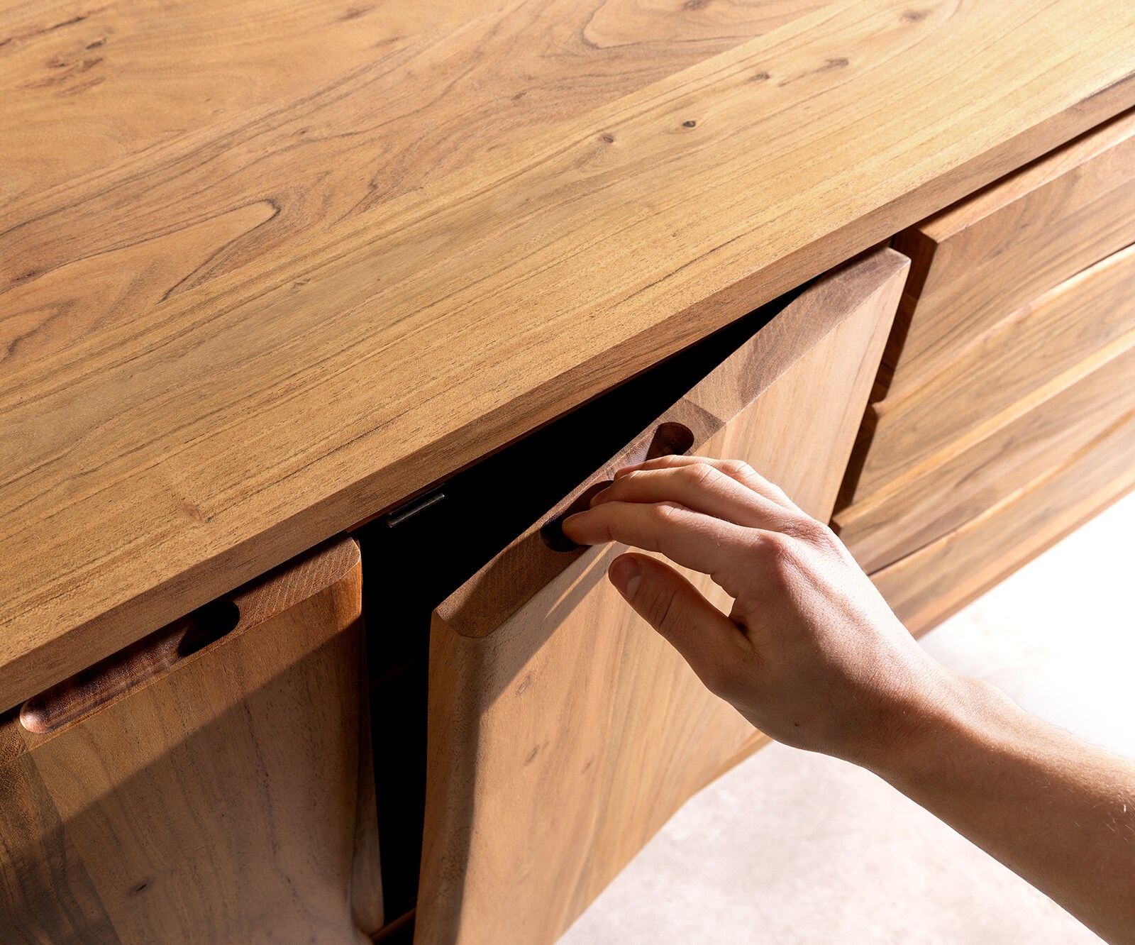 Buffet Live-Edge 172 cm acacia nature 3 tiroirs 4 portes 4
