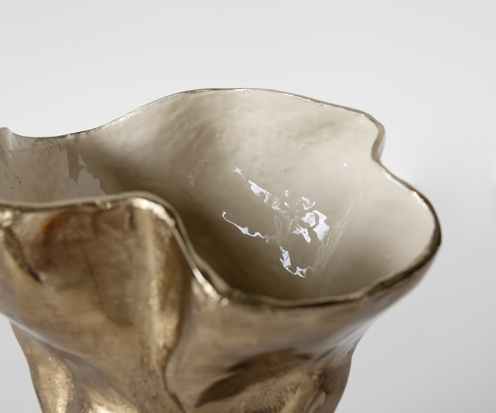 Vase Mimoro l28 x P24 x H38 cm Aluminium Champagner Ivory Fait main 2