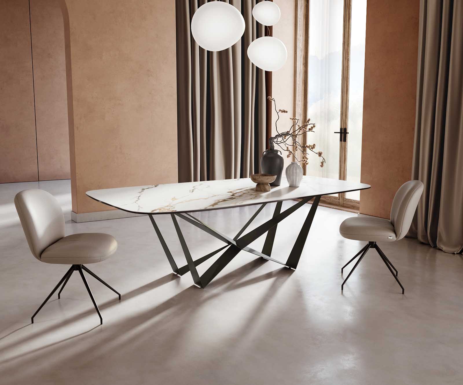 Table à manger Edge en forme de bateau 240x120 céramique Calacatta Luxe blanc-doré-gris Spider acier plat noir 1