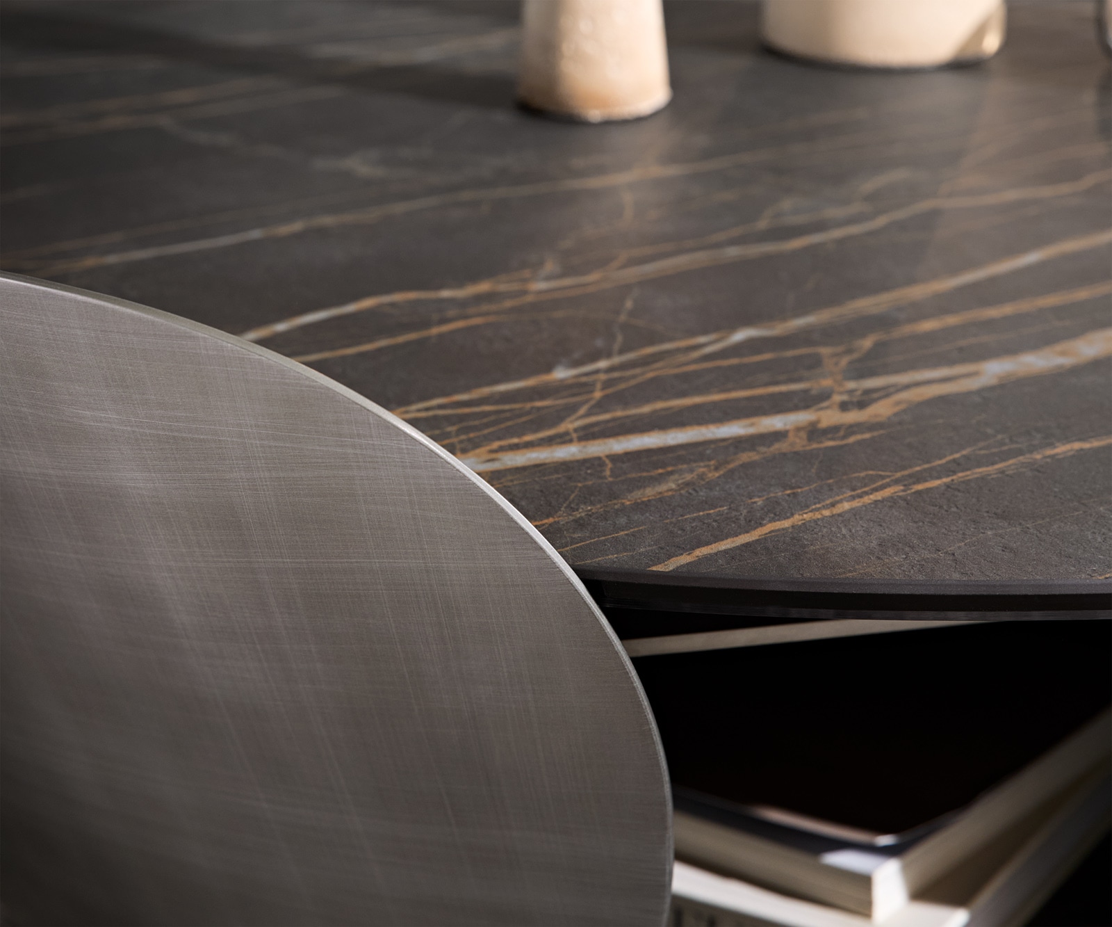 Table-basse Skafi 100x40 cm Céramique Laminam® Noir Désir Marron Métallique Argenté 2 Table-basse Skafi 100x40 cm Céramique Laminam® Noir Désir Marron Métallique Argenté 2