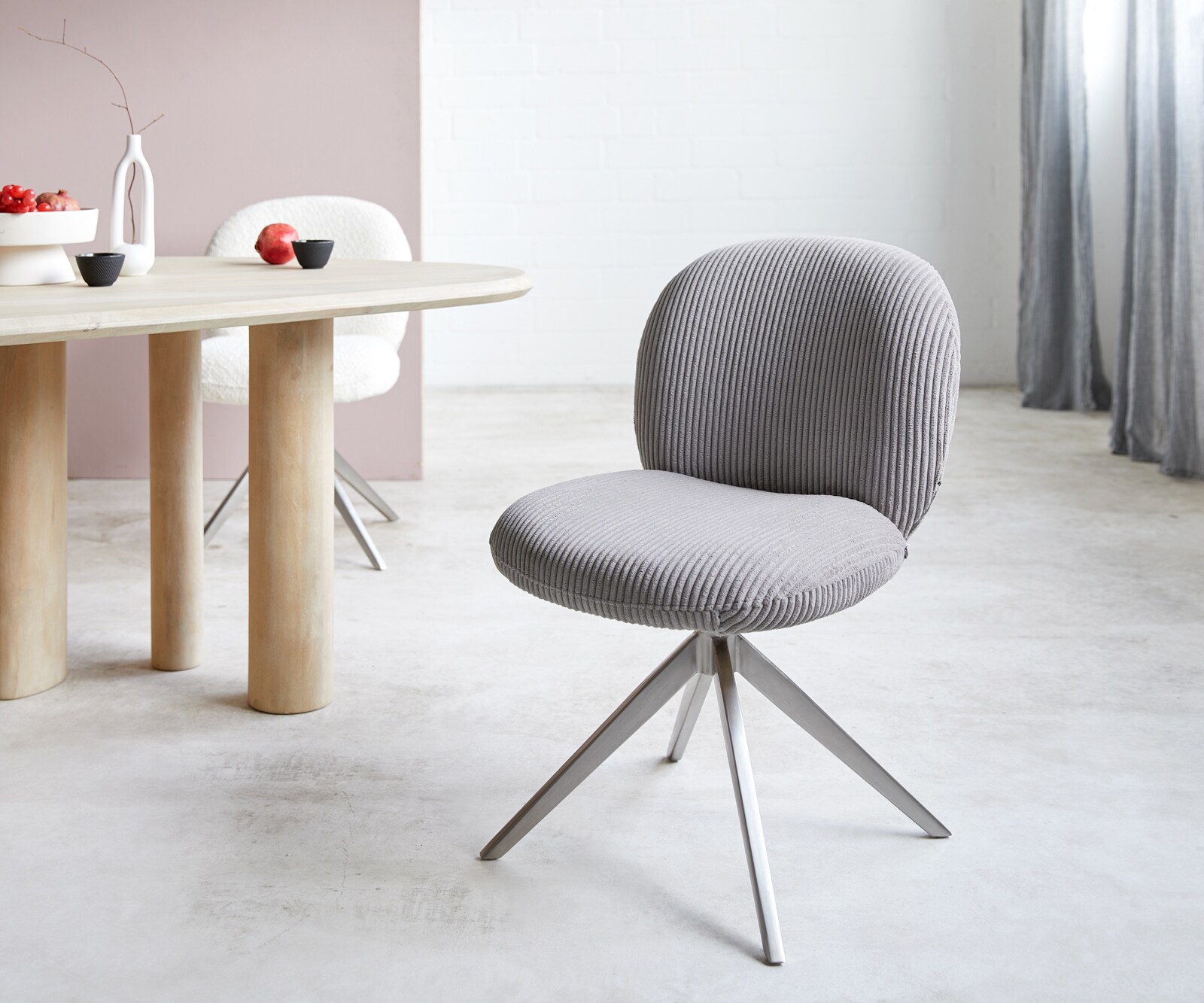 Chaise-pivotante Nube-Flex côtelé gris argenté pied croisé large acier inoxydable brossé pivotement sur 360° ressorts ensachés