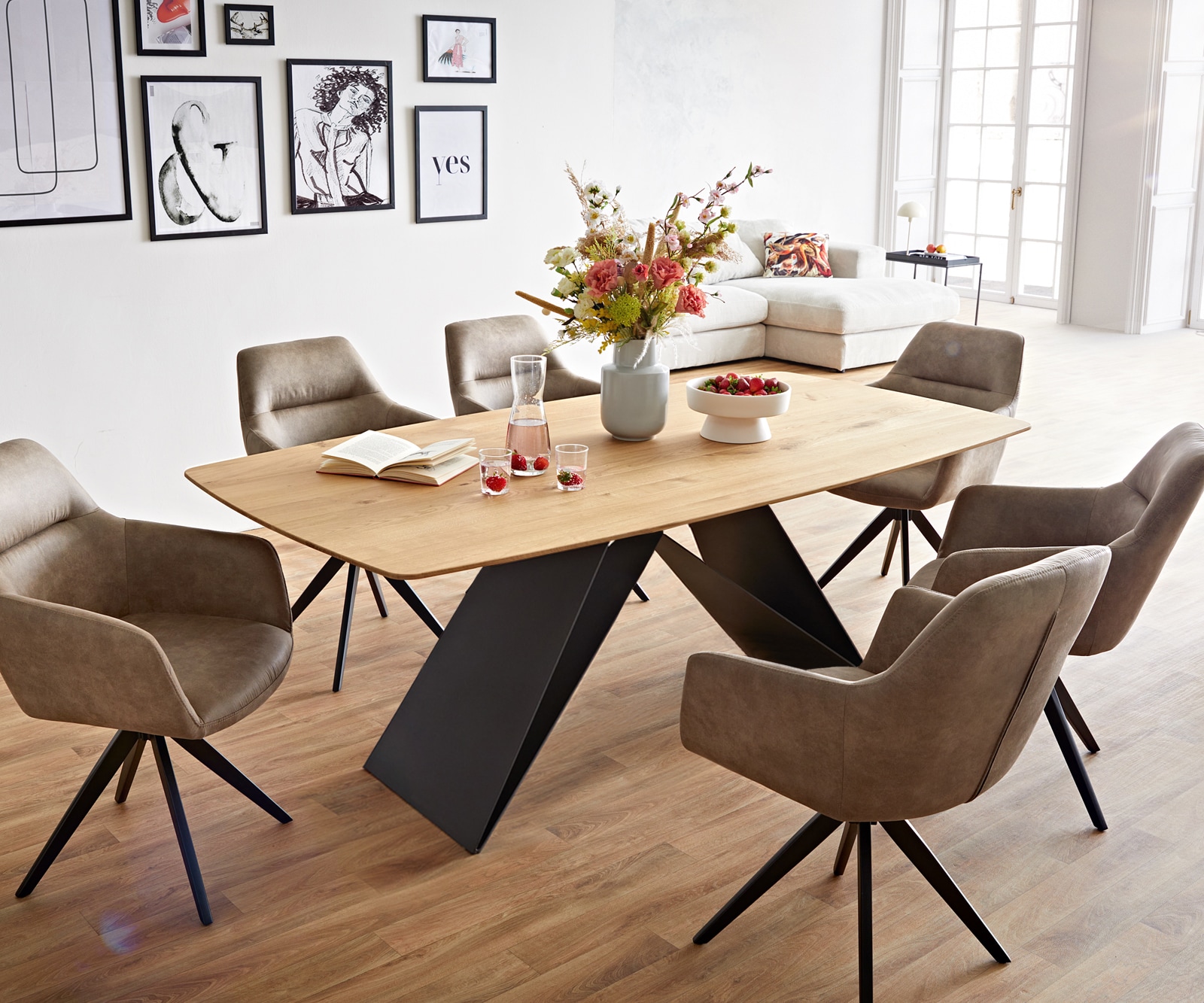 Table à manger Edge Boot 200x100x2,5-3 chêne nature cadre en V acier plat noir bord suisse 6 Table à manger Edge Boot 200x100x2,5-3 chêne nature cadre en V acier plat noir bord suisse 6