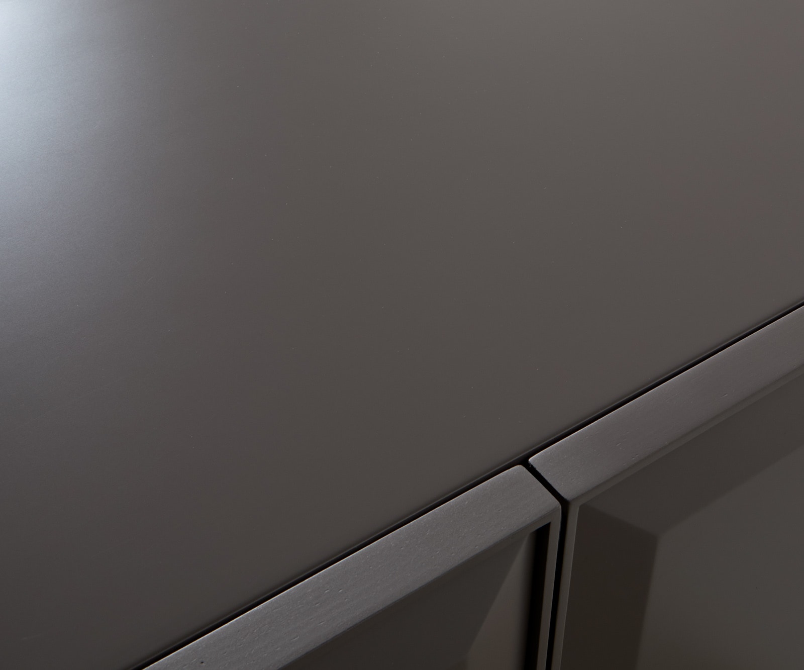 Buffet Marellia 200 cm Gris 4 portes Pied équerre inoxydable 2 Buffet Marellia 200 cm Gris 4 portes Pied équerre inoxydable 2