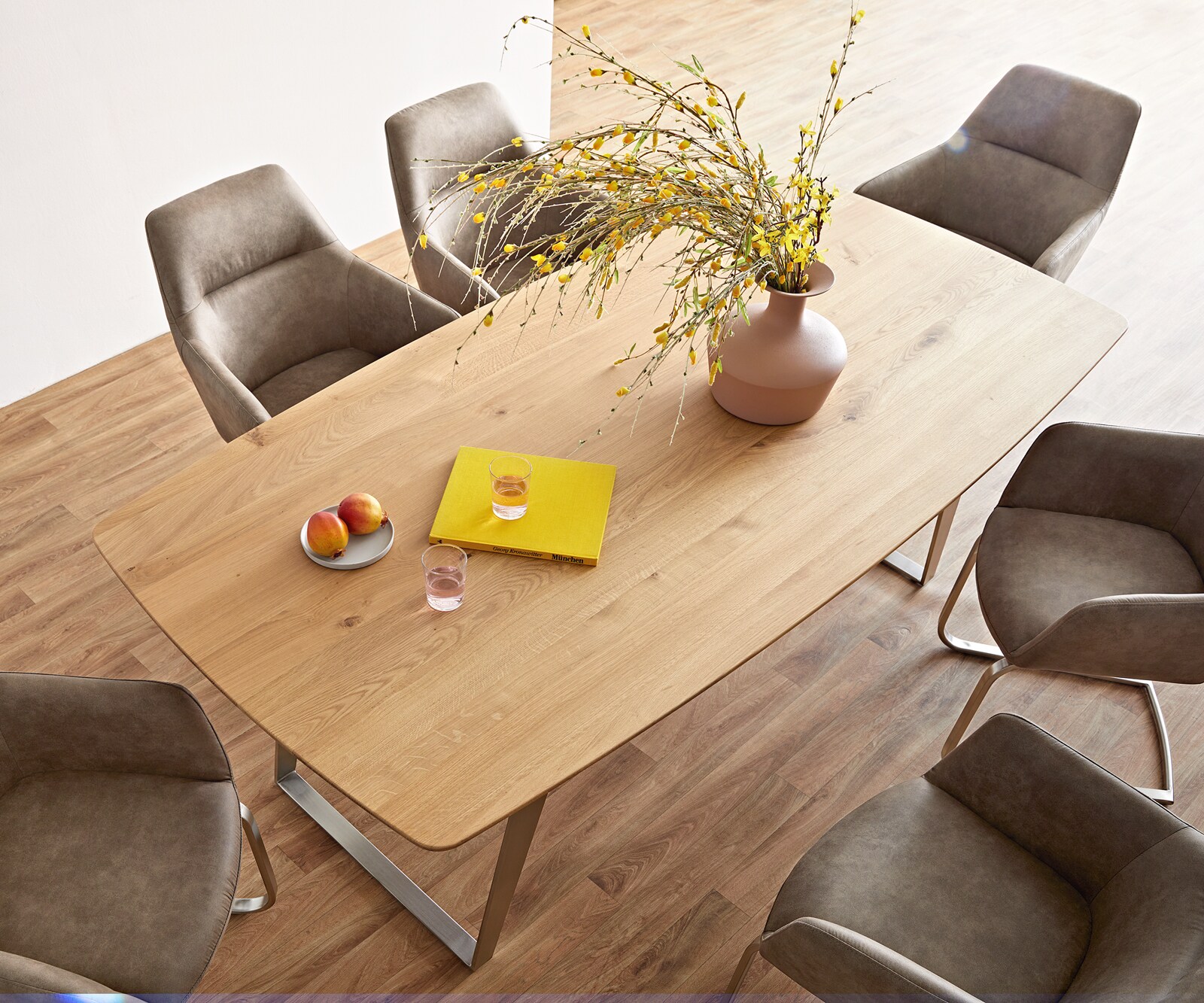 Table à manger Edge Boot 200x100x2,5-3 chêne nature acier inoxydable inclinée bord suisse 1