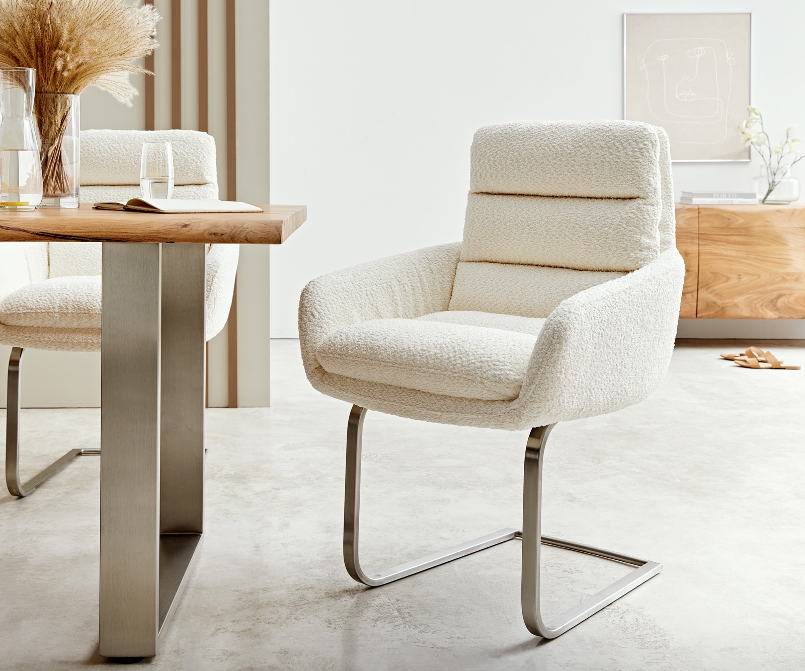 Cantilever Abelia-Flex avec accoudoirs bouclé blanc pied cantilever plat acier inoxydable brossé Cantilever Abelia-Flex avec accoudoirs bouclé blanc pied cantilever plat acier inoxydable brossé